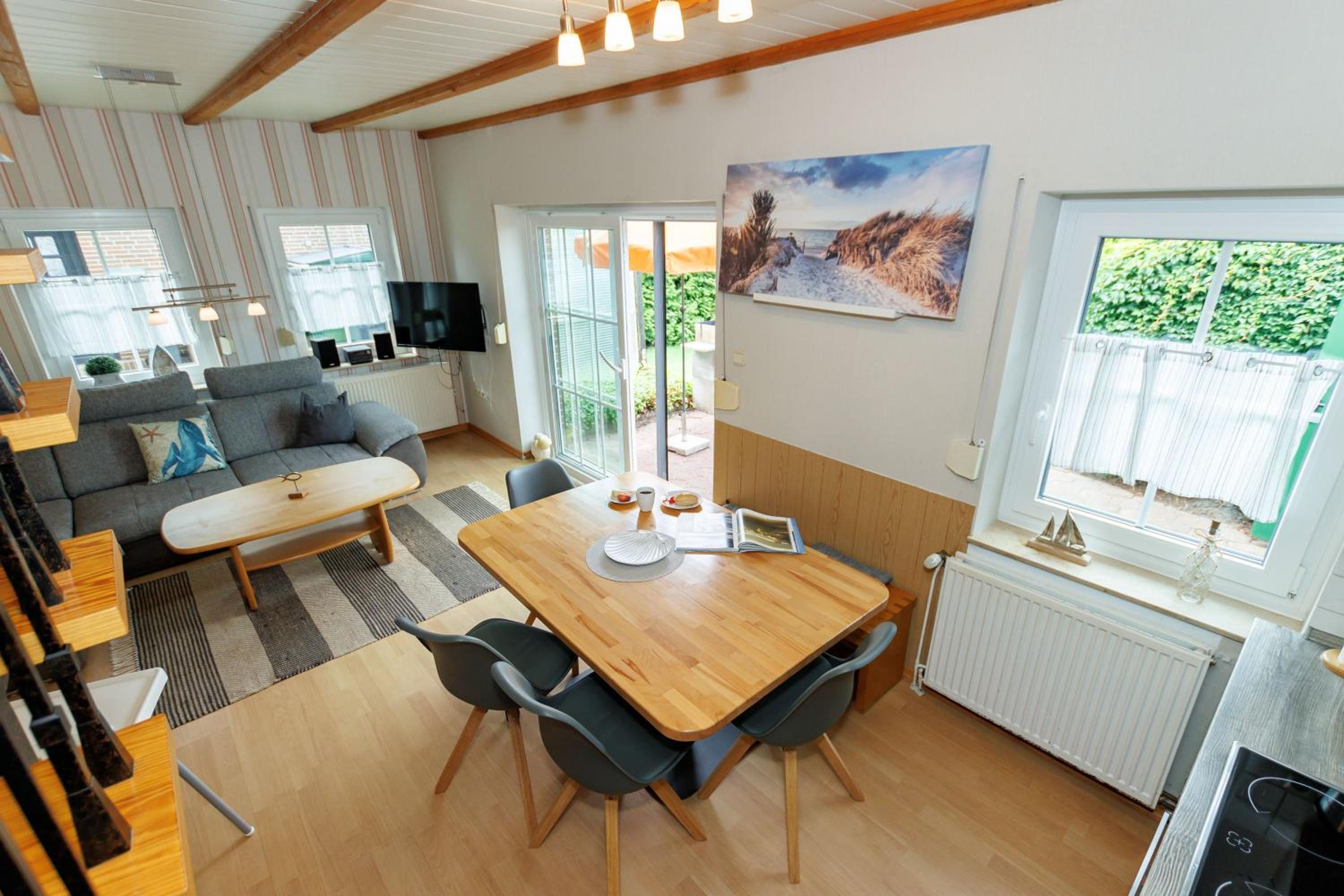 Three-Bedroom House photo 3