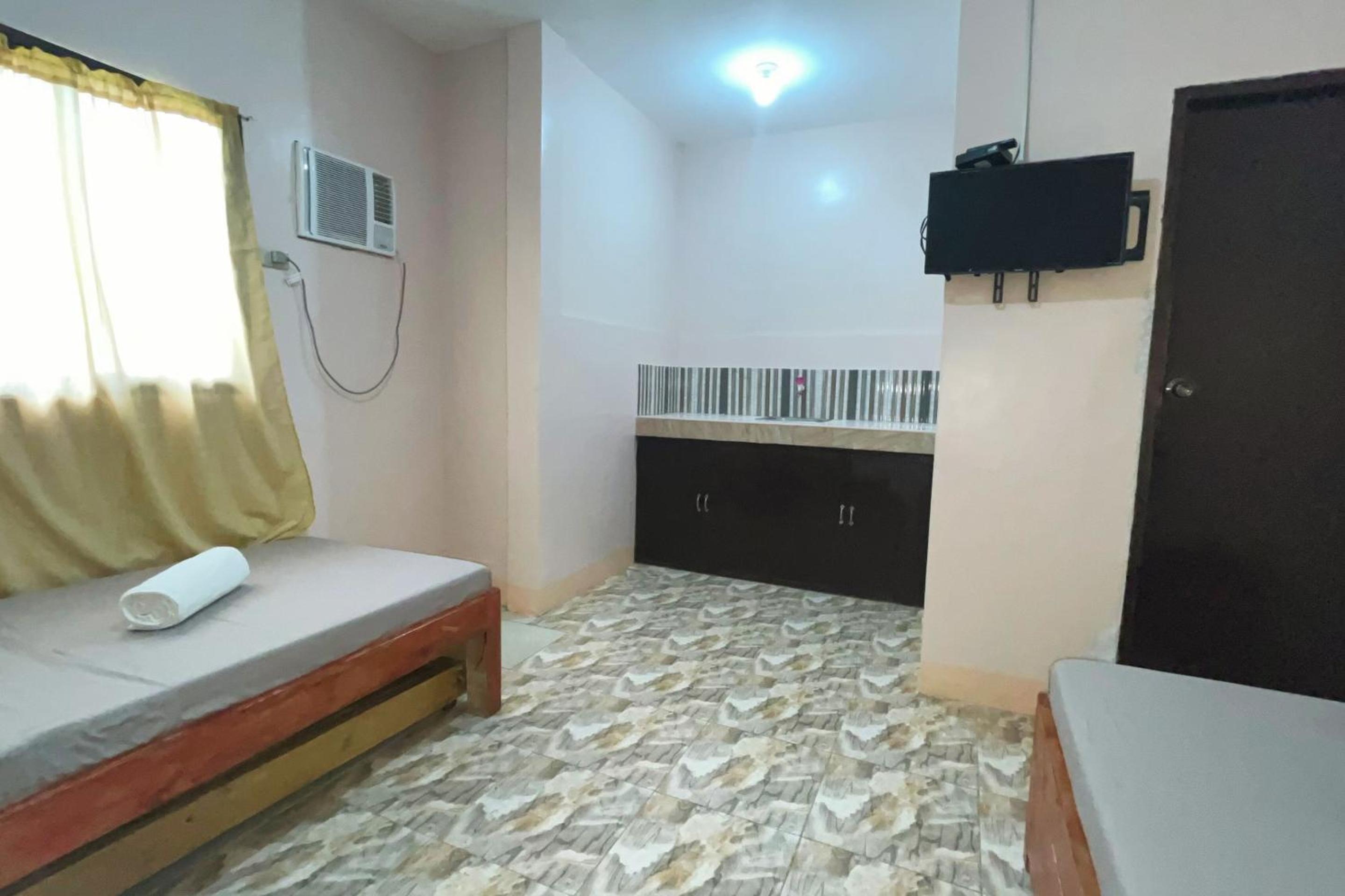 Twin Room - Photo 9