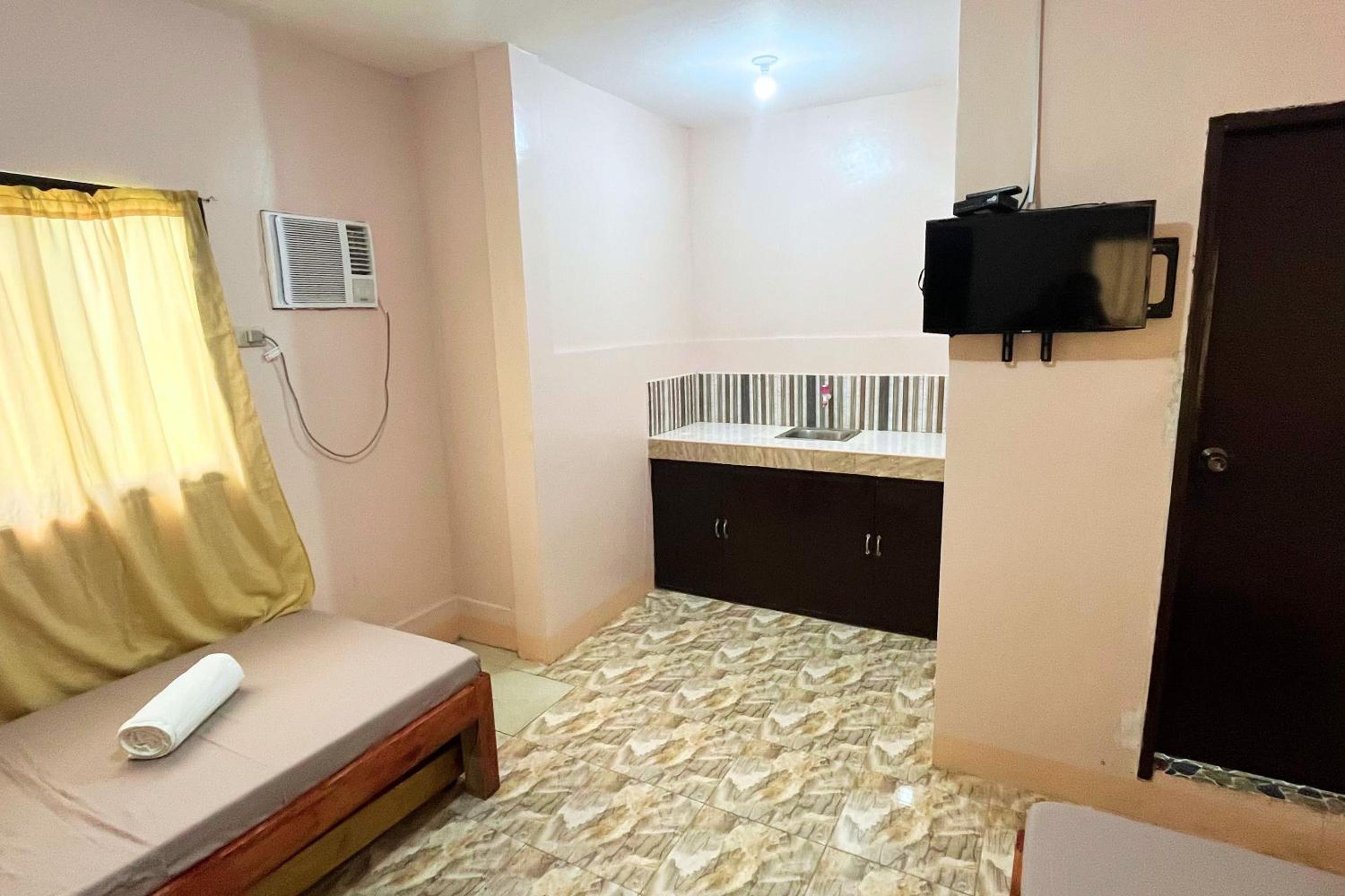 Twin Room - Photo 3