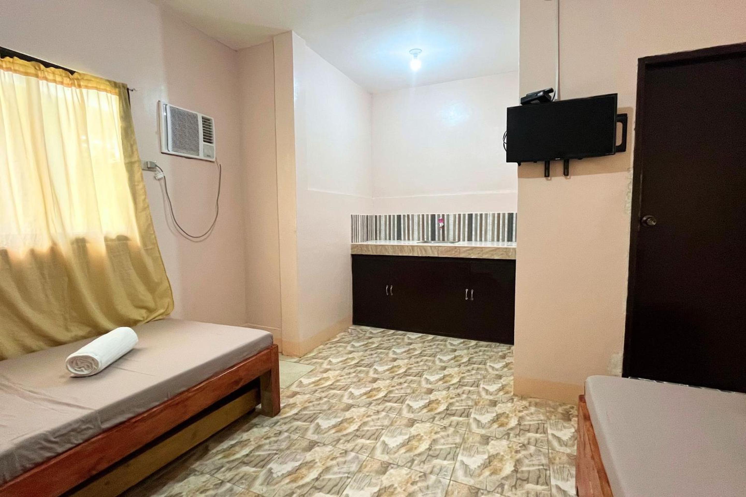 Twin Room - Photo 6
