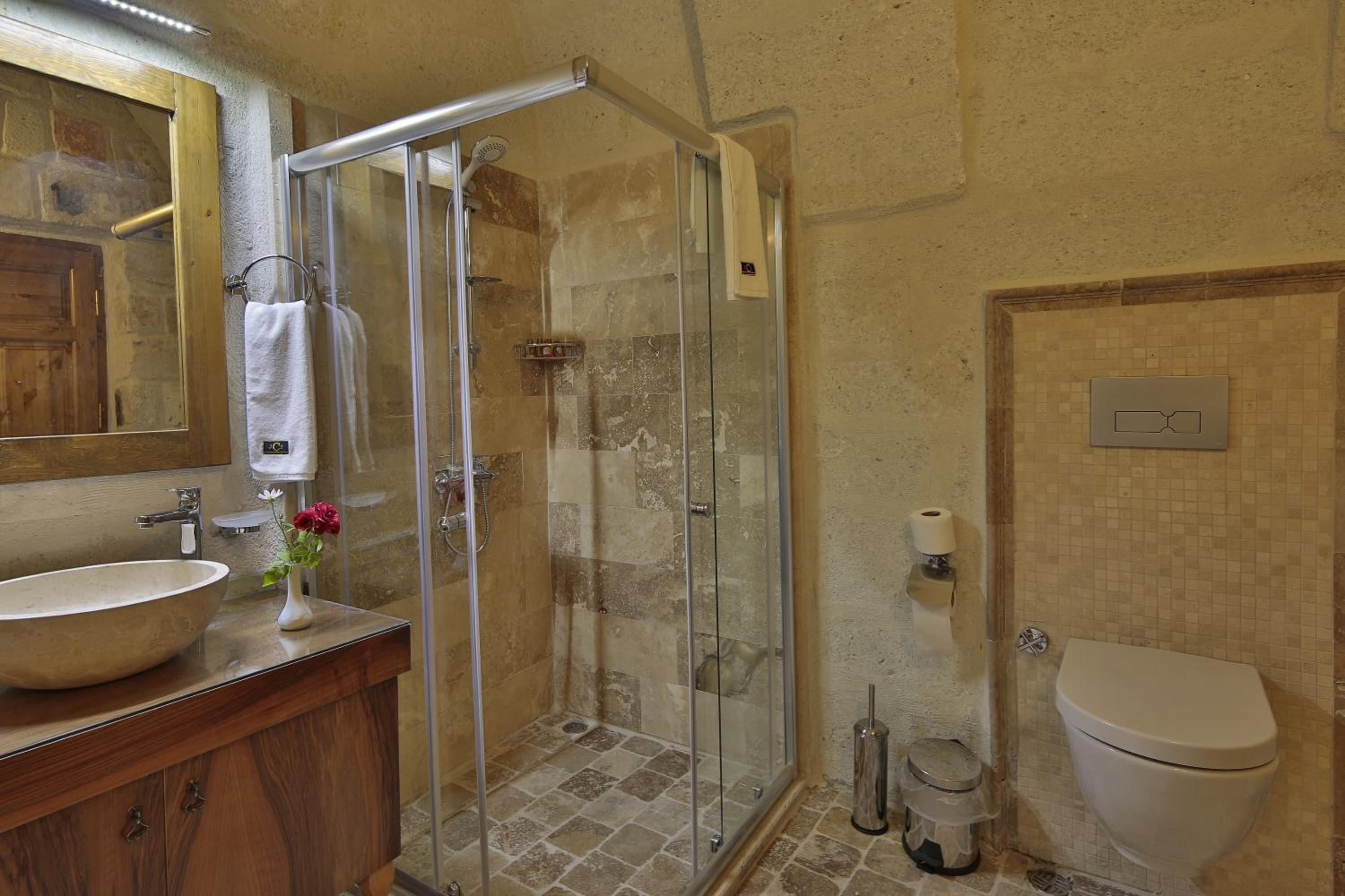 Honeymoon Suite photo 3