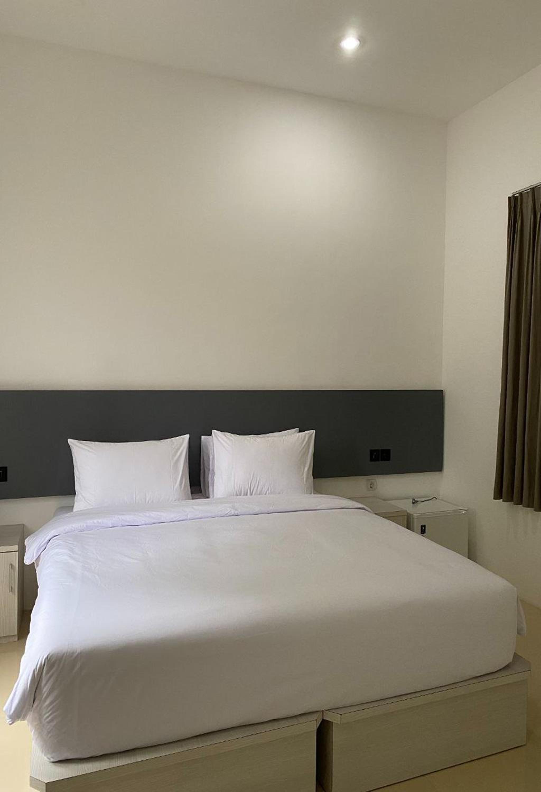 Standard Double or Twin Room - Photo 12