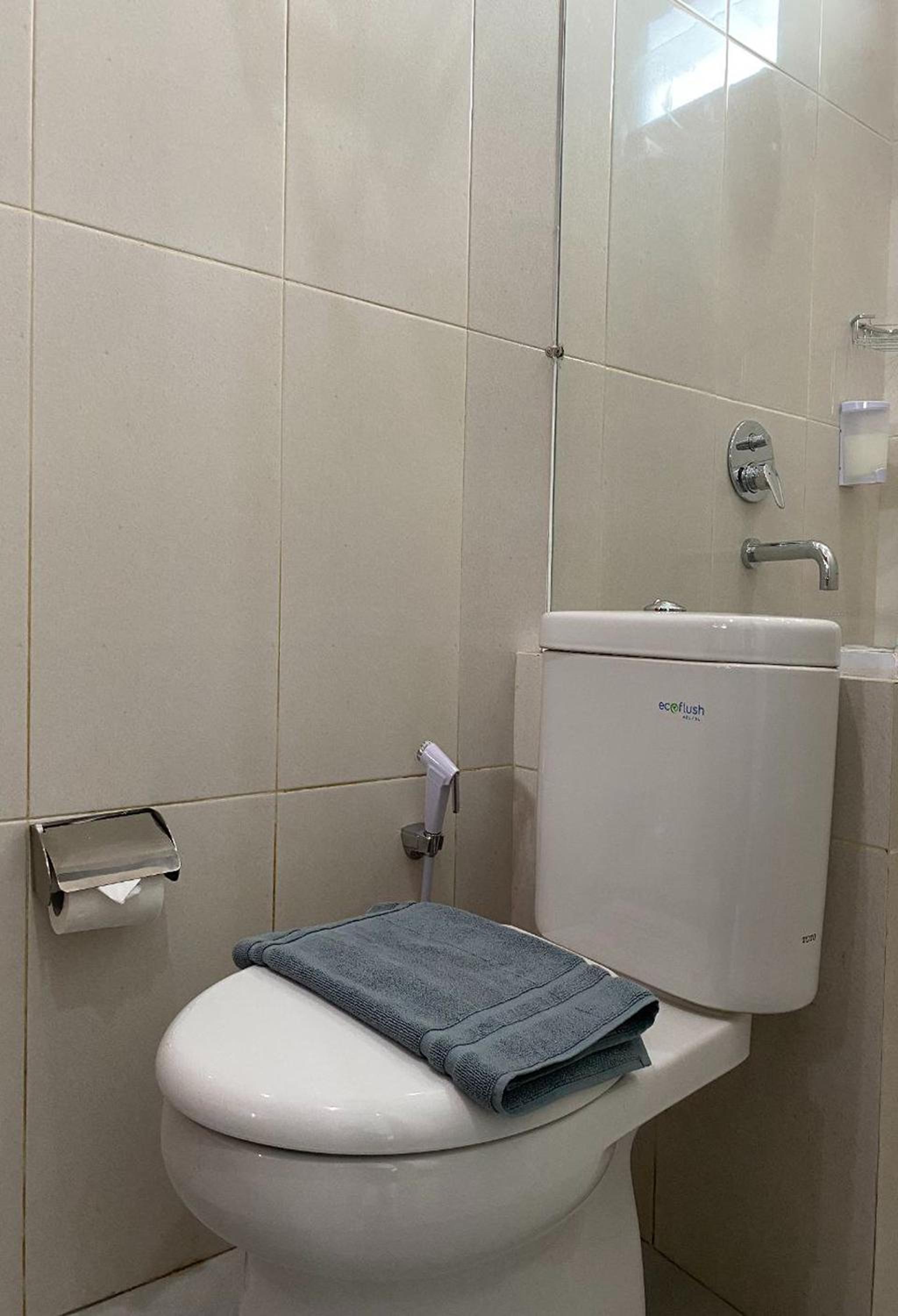 Standard Double or Twin Room - Photo 9