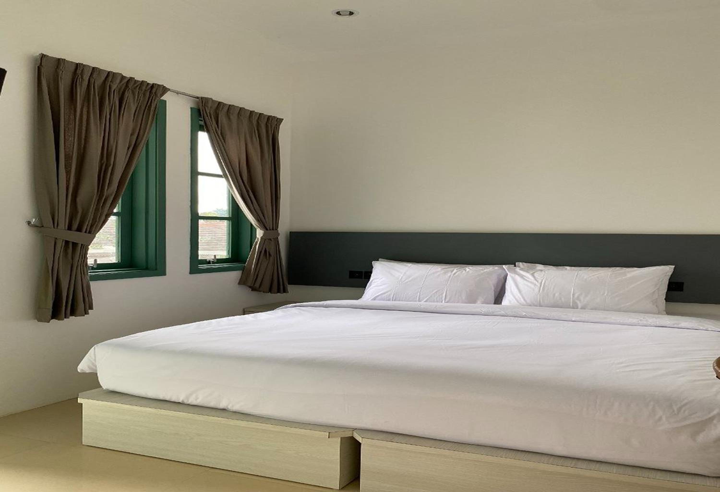 Deluxe Double Room - Photo 12