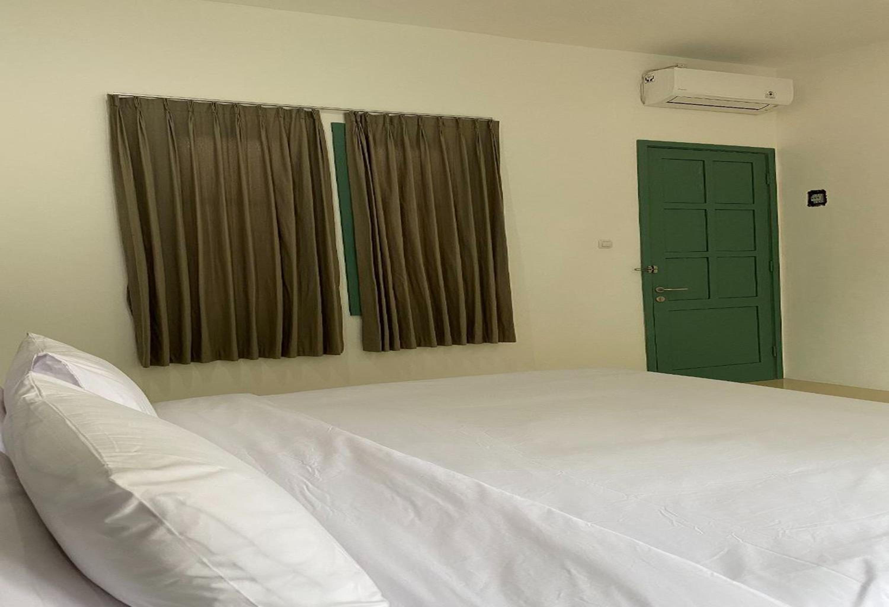 Deluxe Double Room - Photo 13