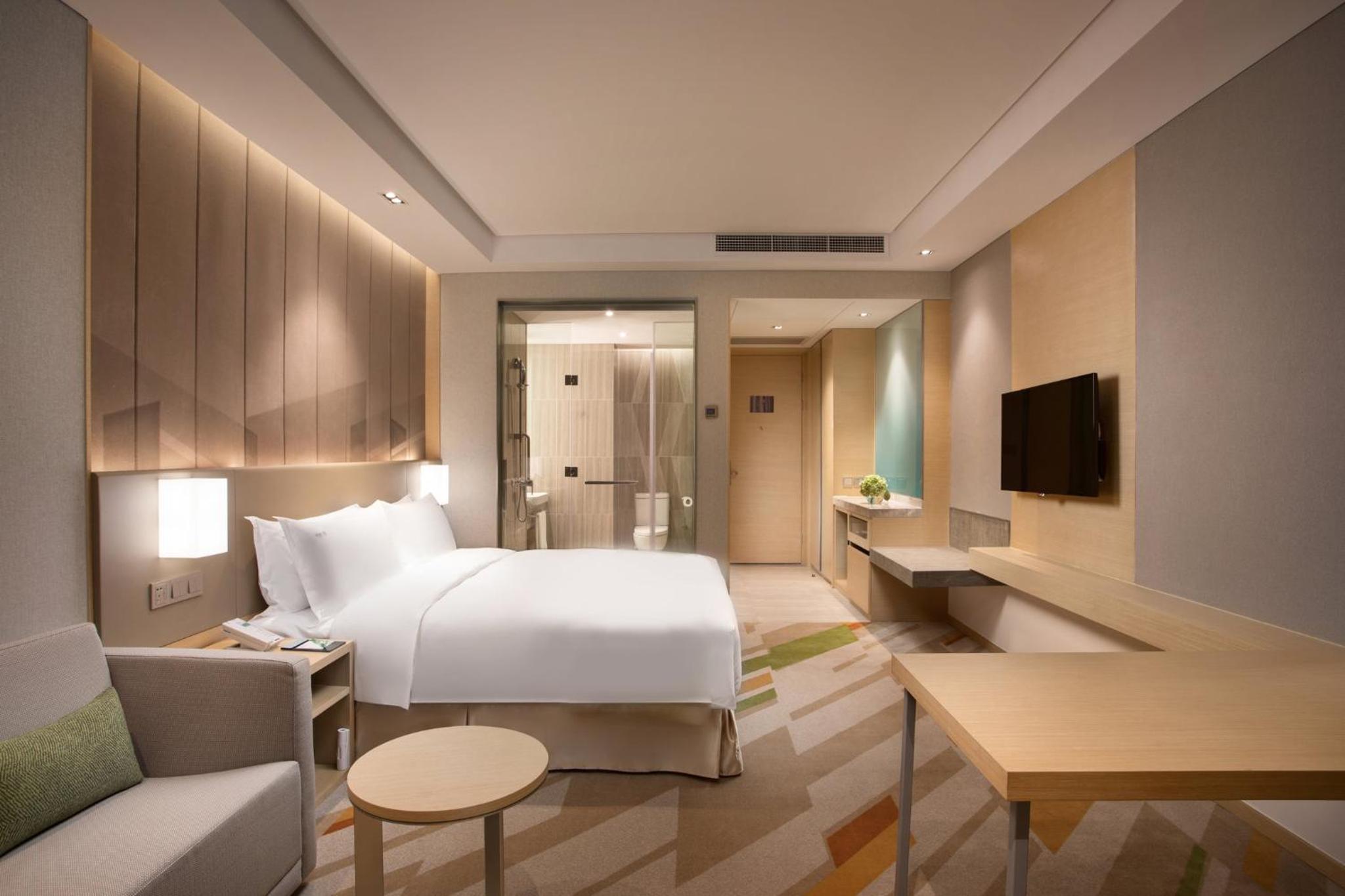 Standard King Room - Mid Floor