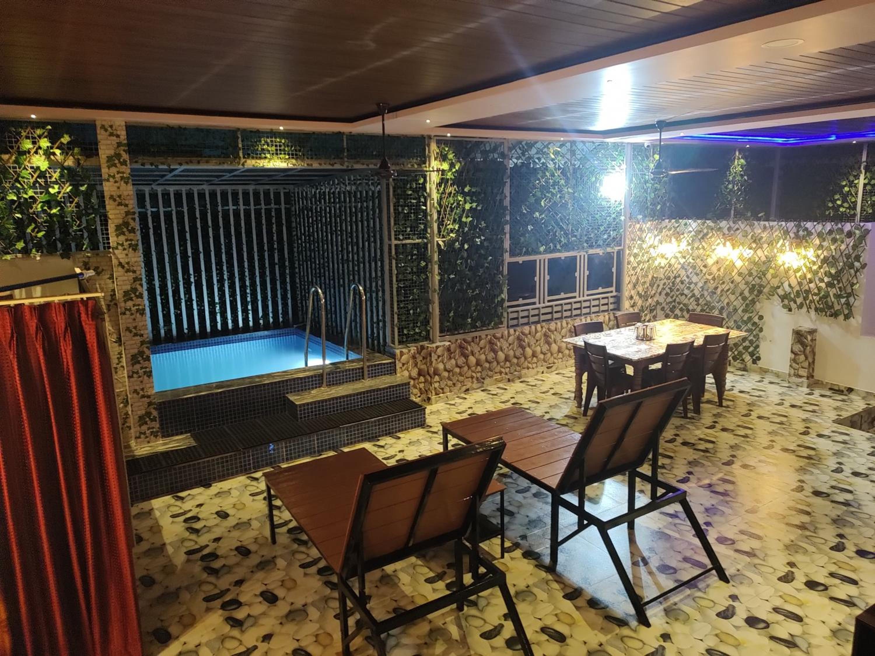 Villa With Private Pool - Photo 12
