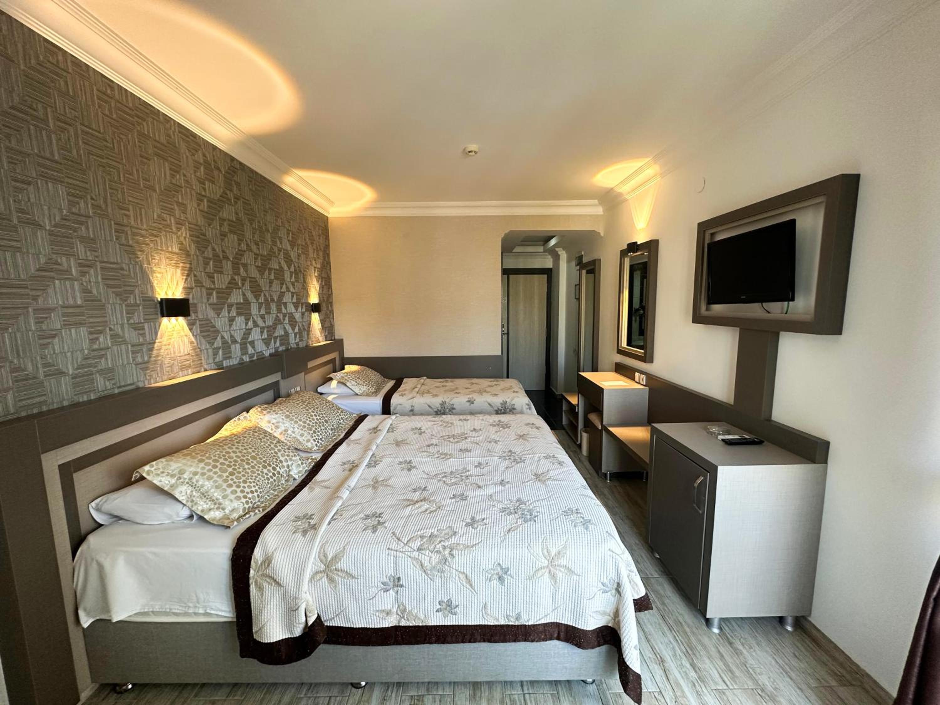 Standard Triple Room - Photo 1