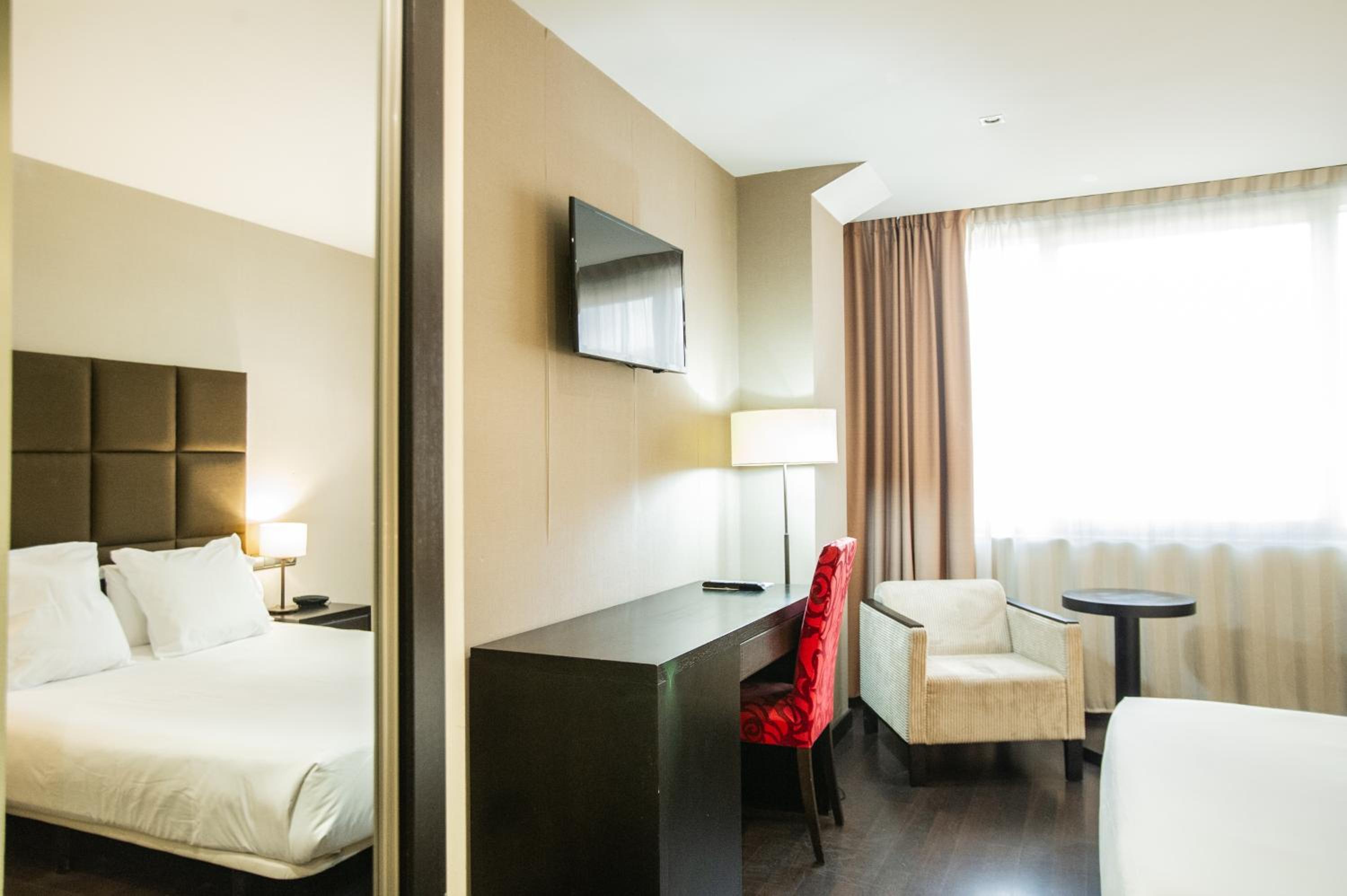 Double or Twin Room with Spa Access - Photo 4