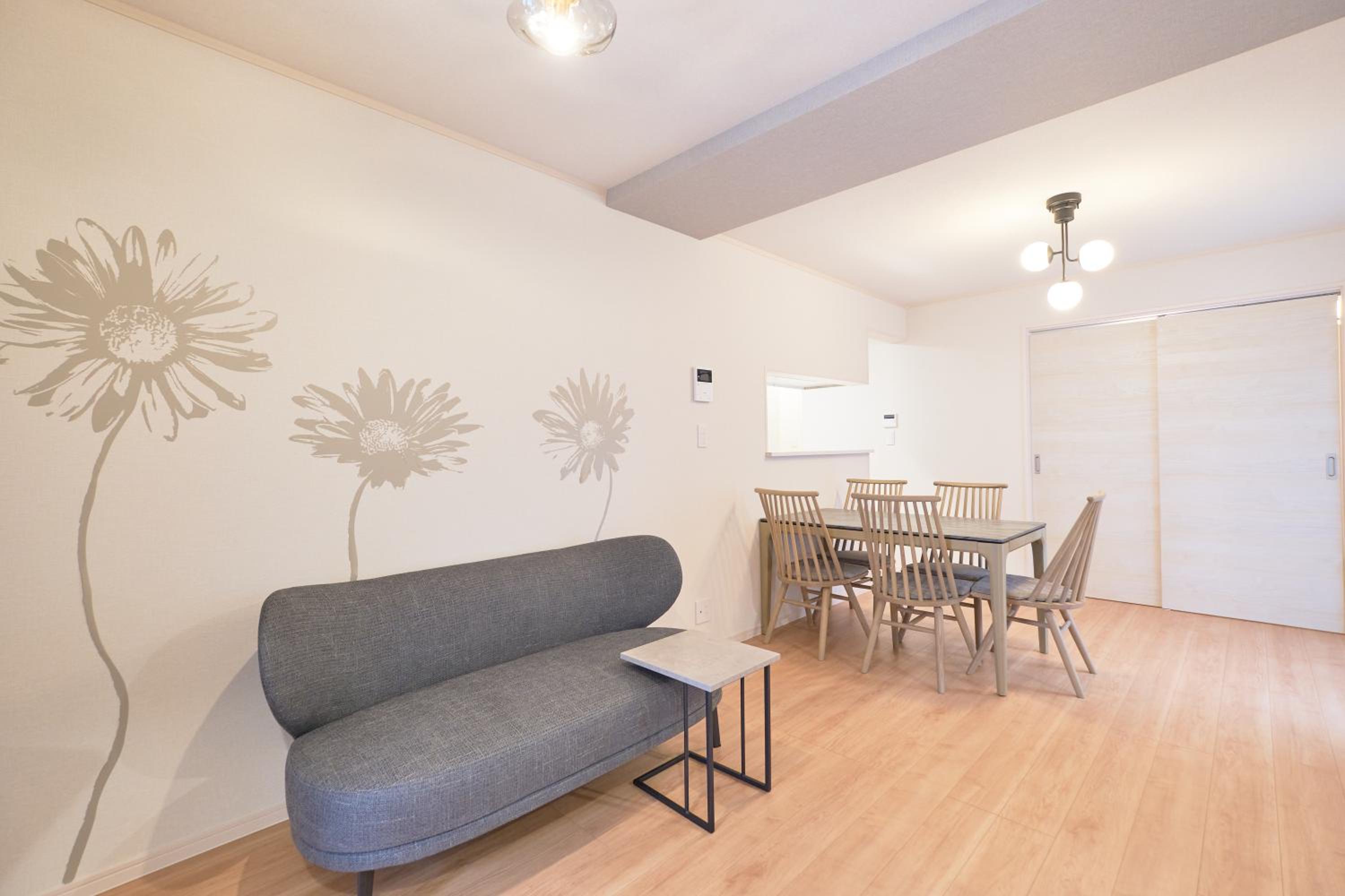 One-Bedroom Apartment photo 1
