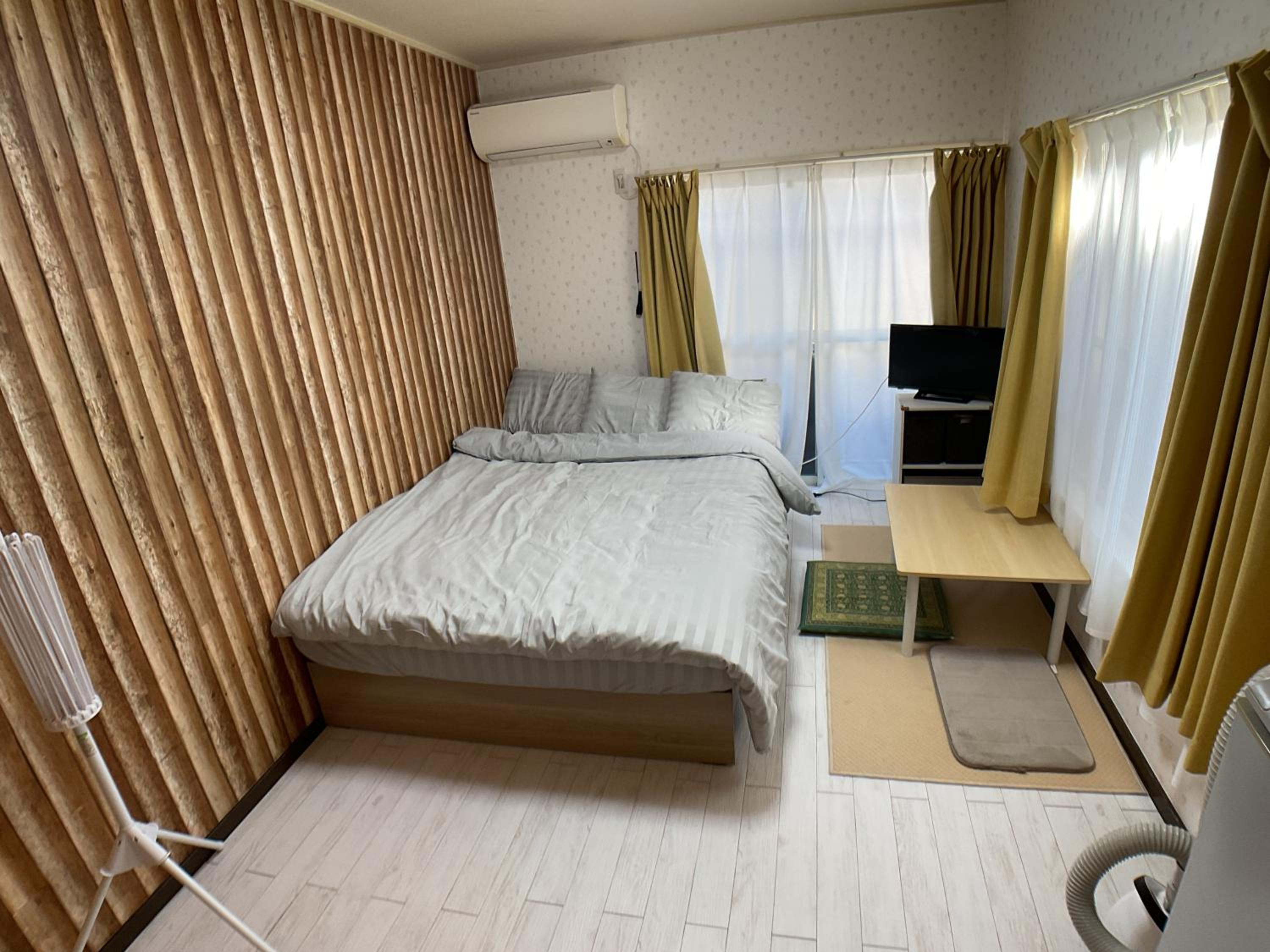 One-Bedroom Apartment photo 1
