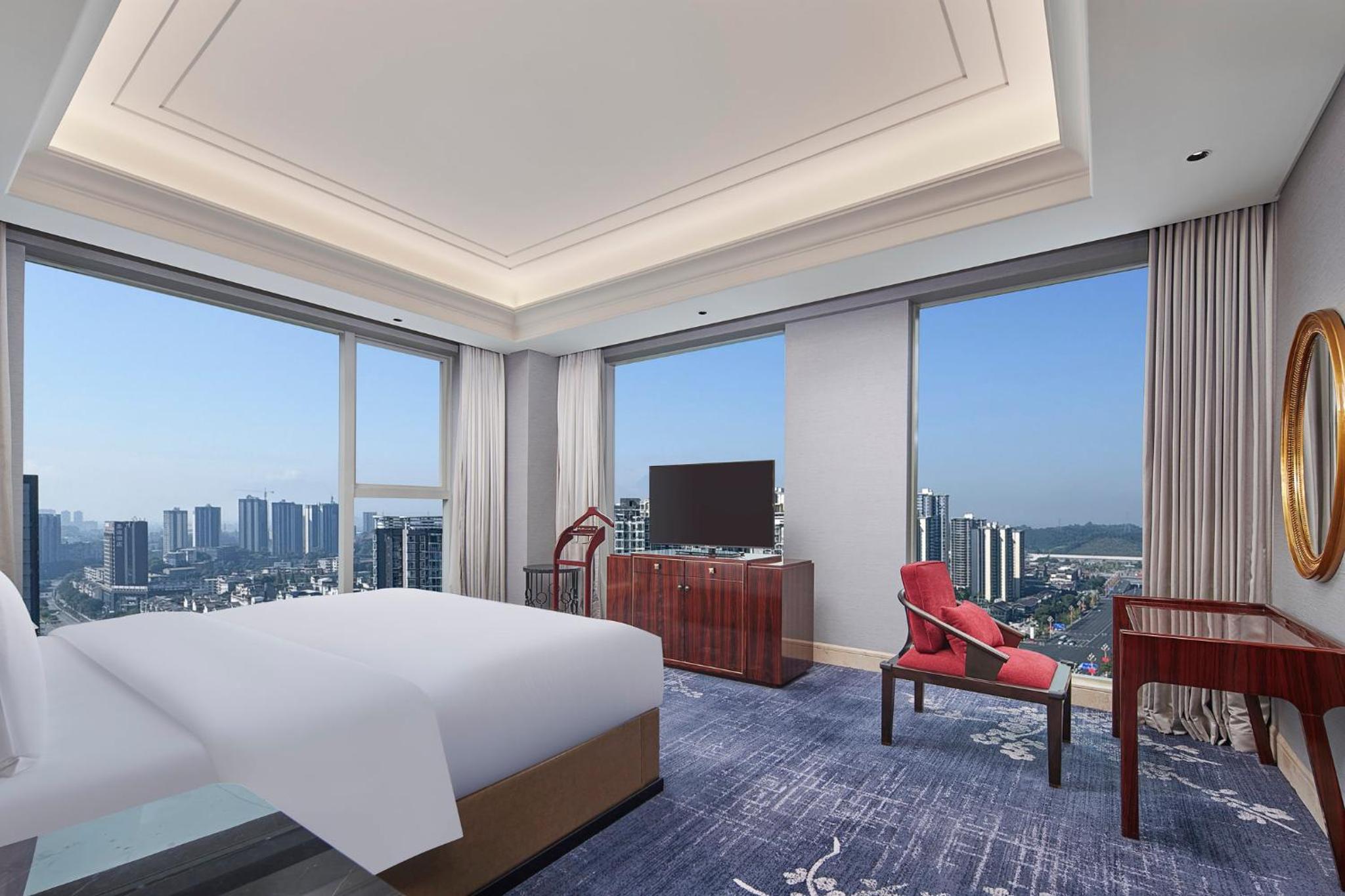 One-Bedroom King Suite photo 2