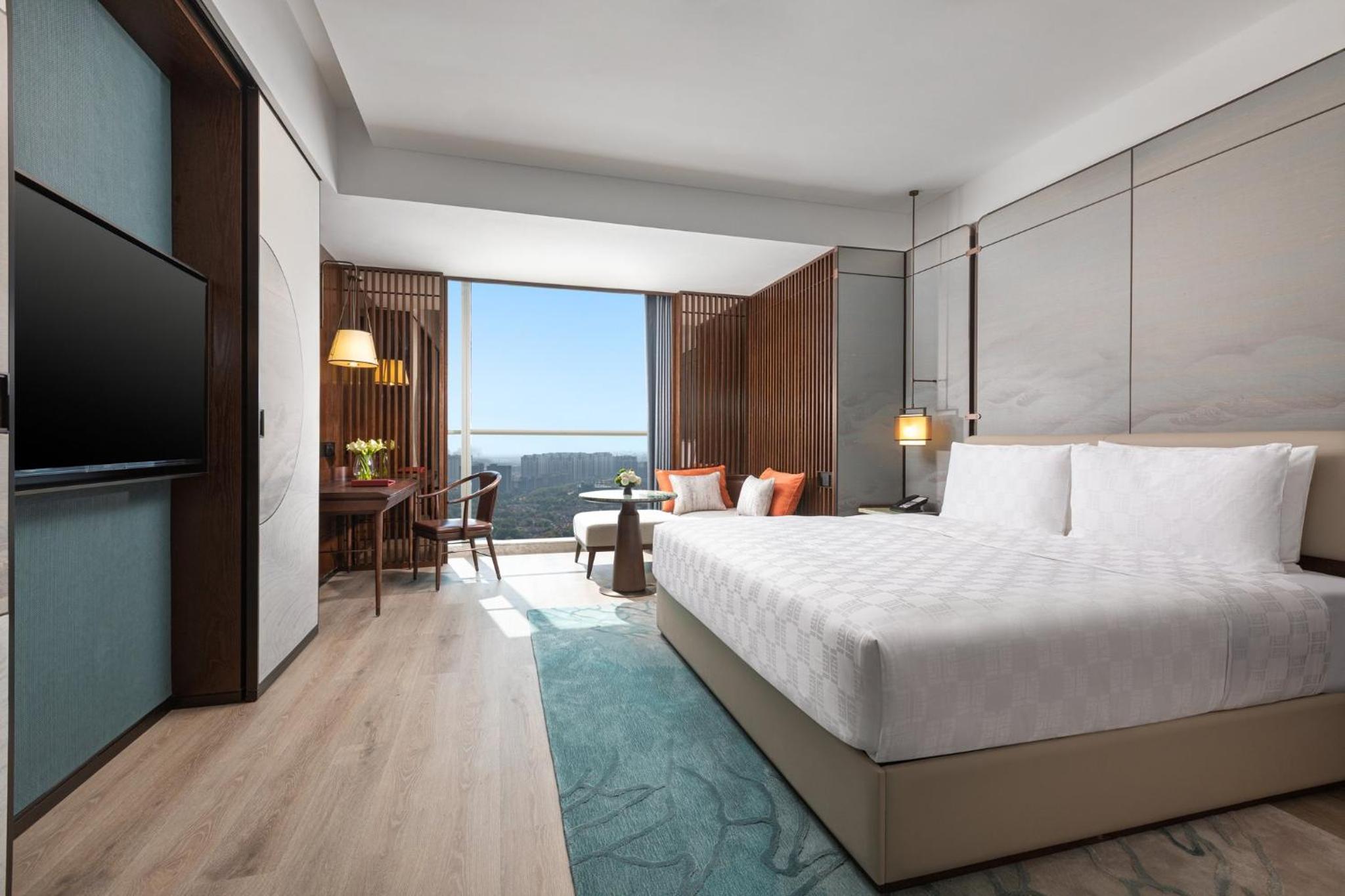 Standard King Room with Lounge Access photo 1