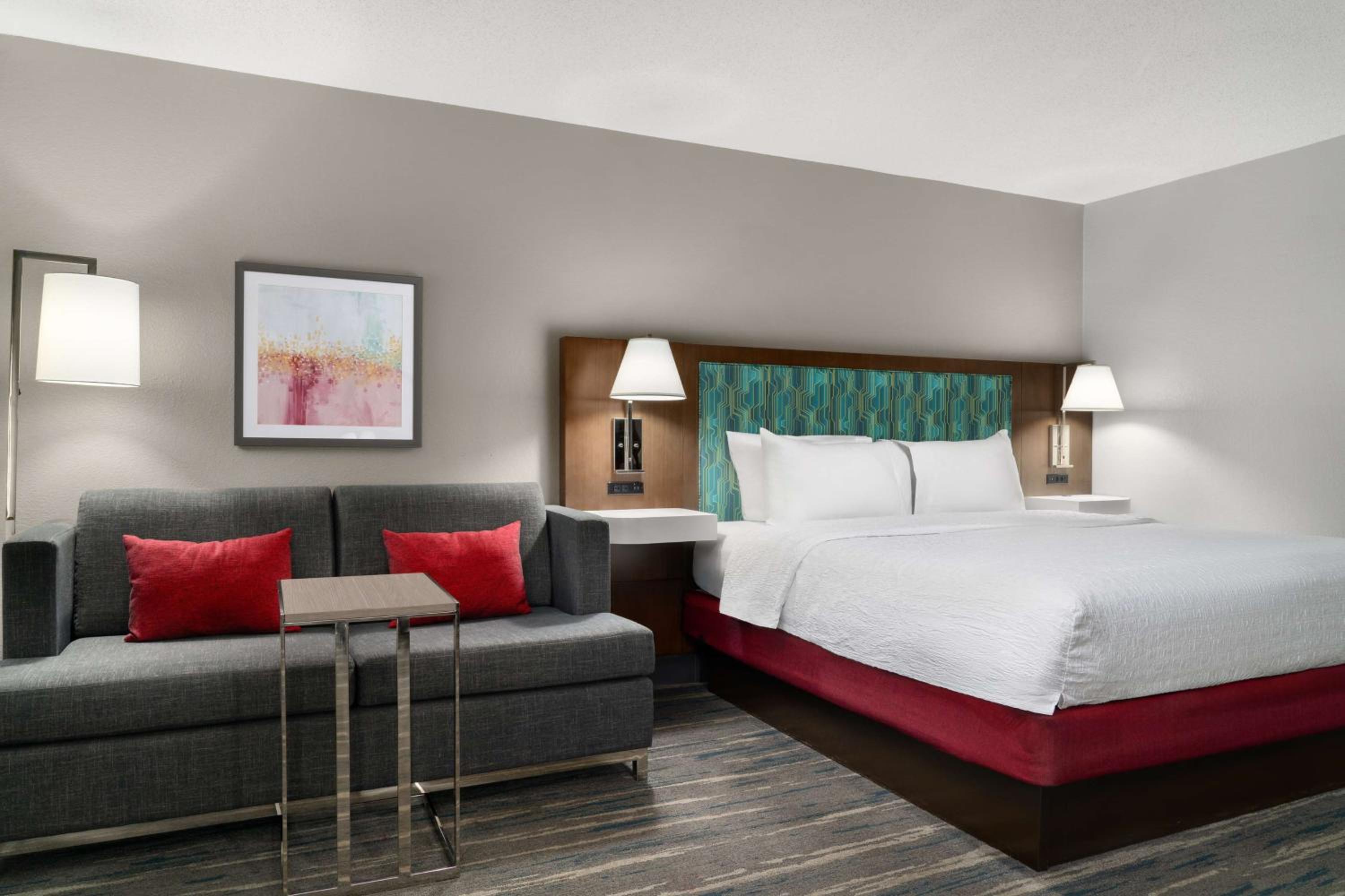 Deluxe King Room with Wetbar - Non-Smoking