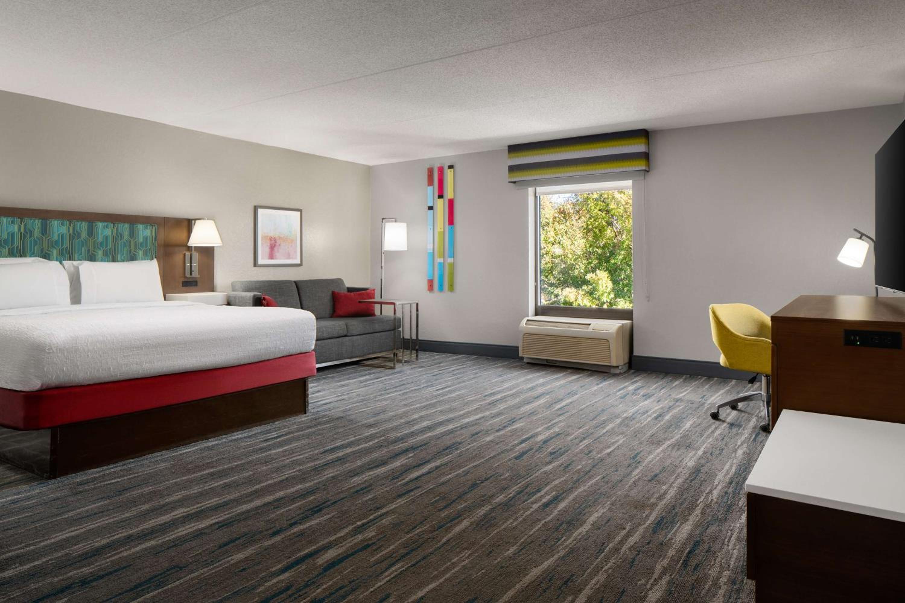 King Room with Sofa Bed - Photo 1