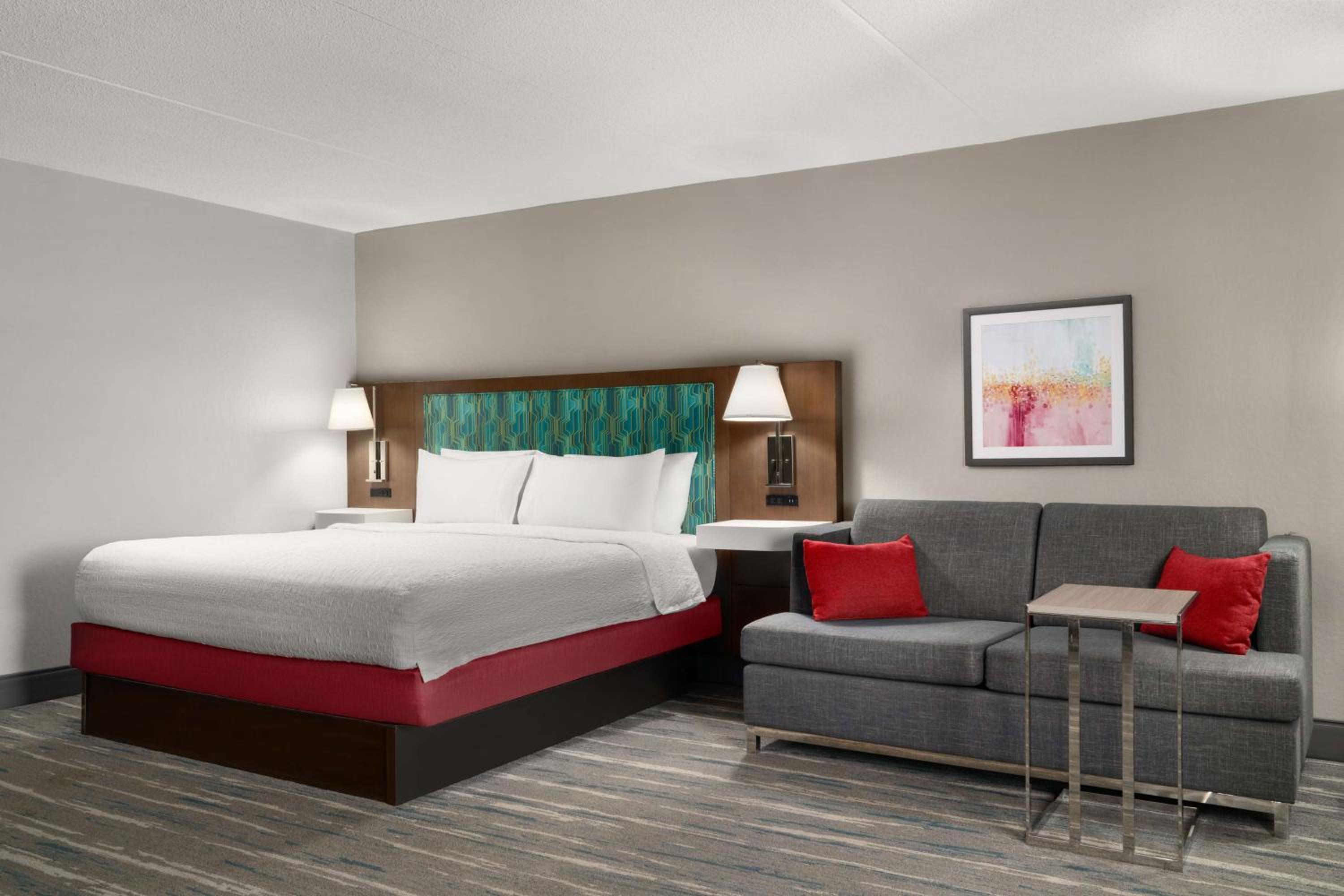 King Room with Sofa Bed - Photo 2