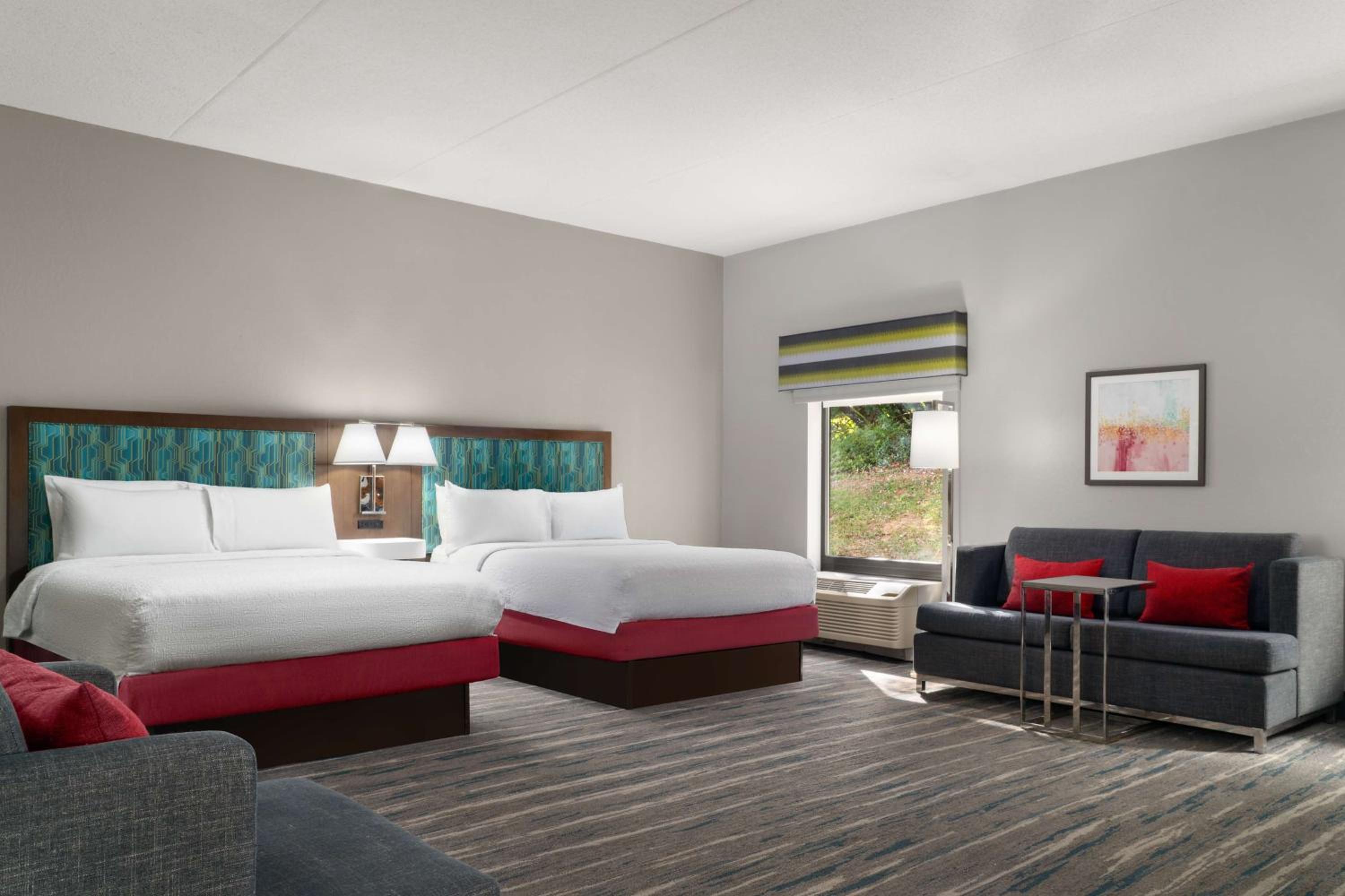 Queen Studio with Two Queen Beds - Non-Smoking - Photo 4