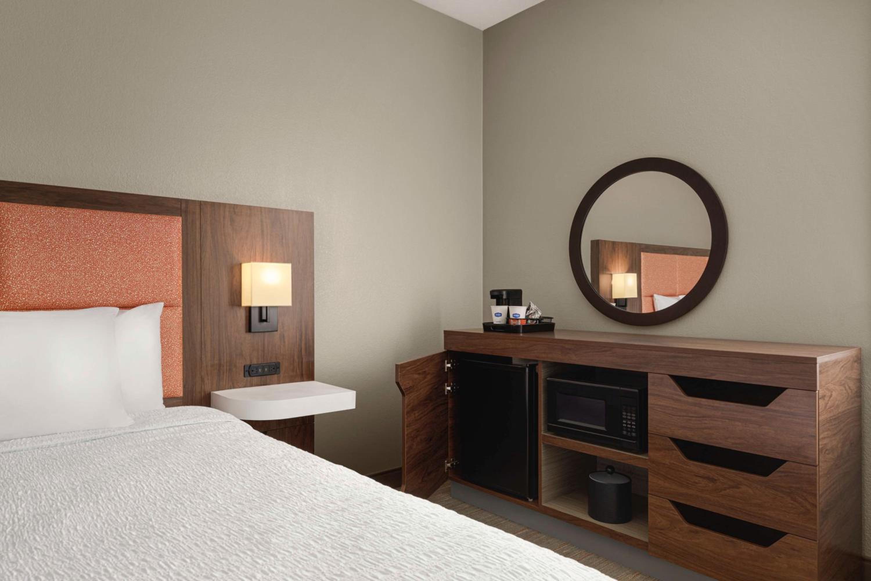 King Room - Mobility Access/Non-Smoking - Photo 3