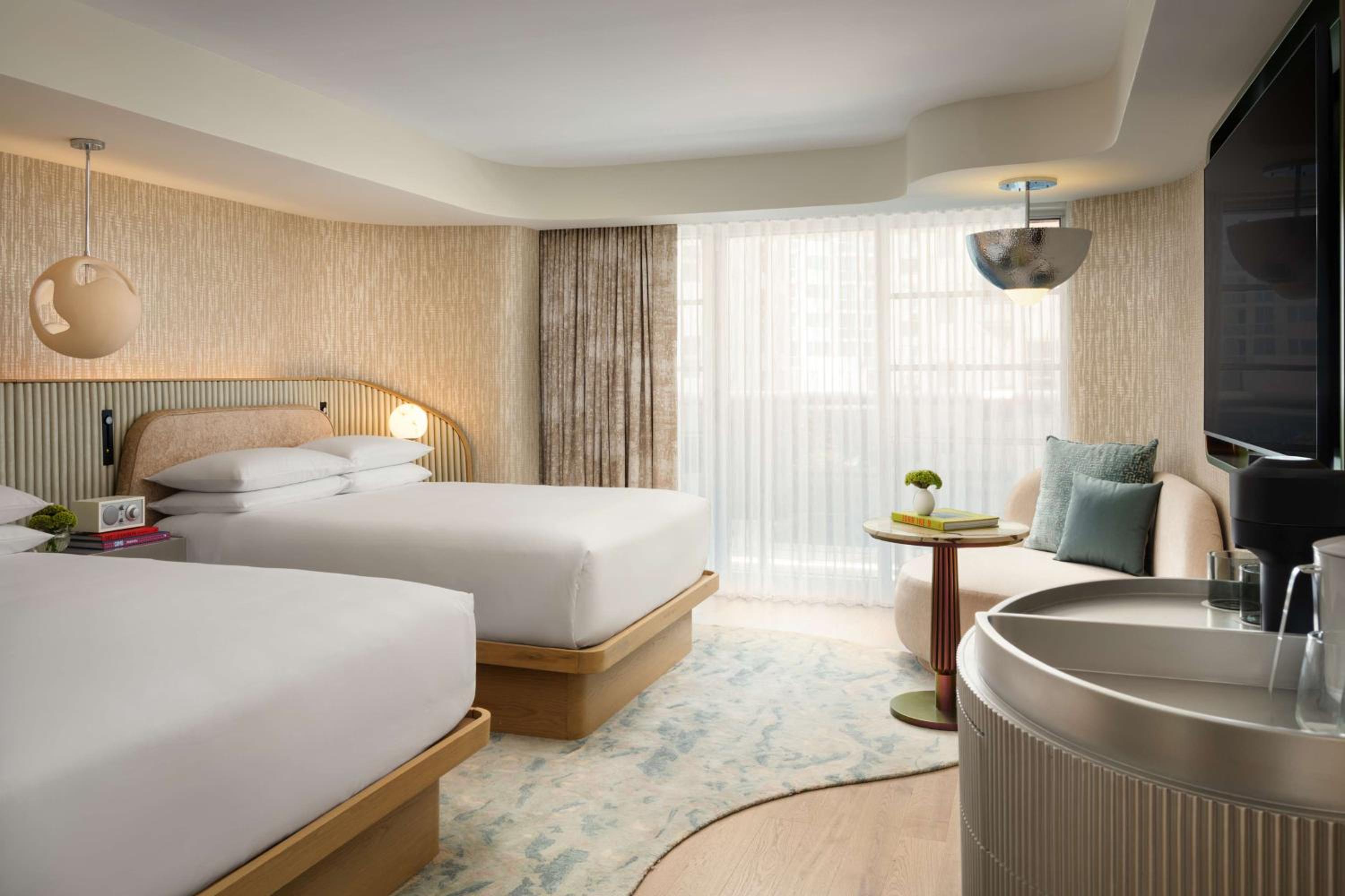 Queen Room with Two Queen Beds - Photo 3
