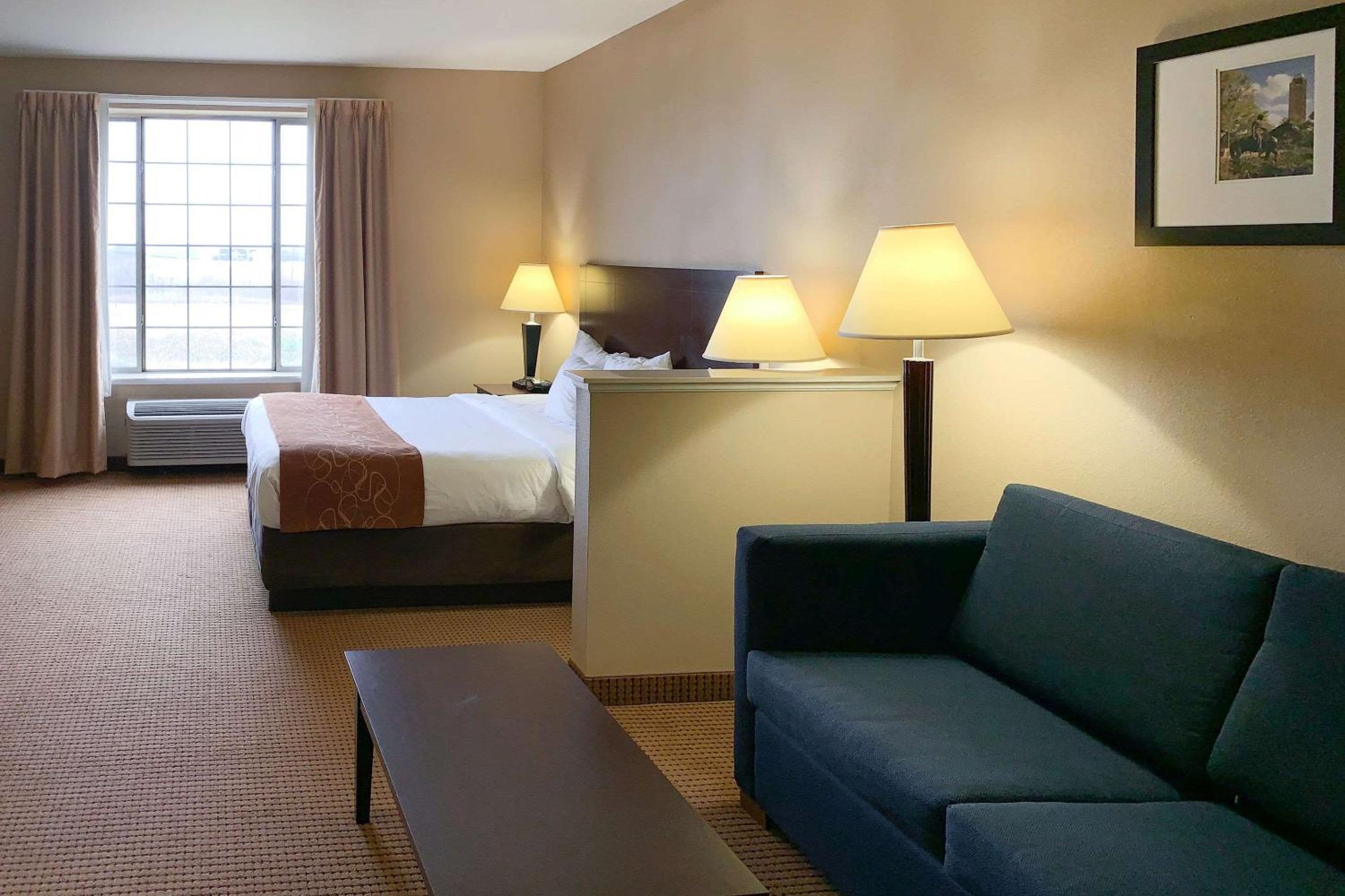 King Suite - Non-Smoking - Photo 6