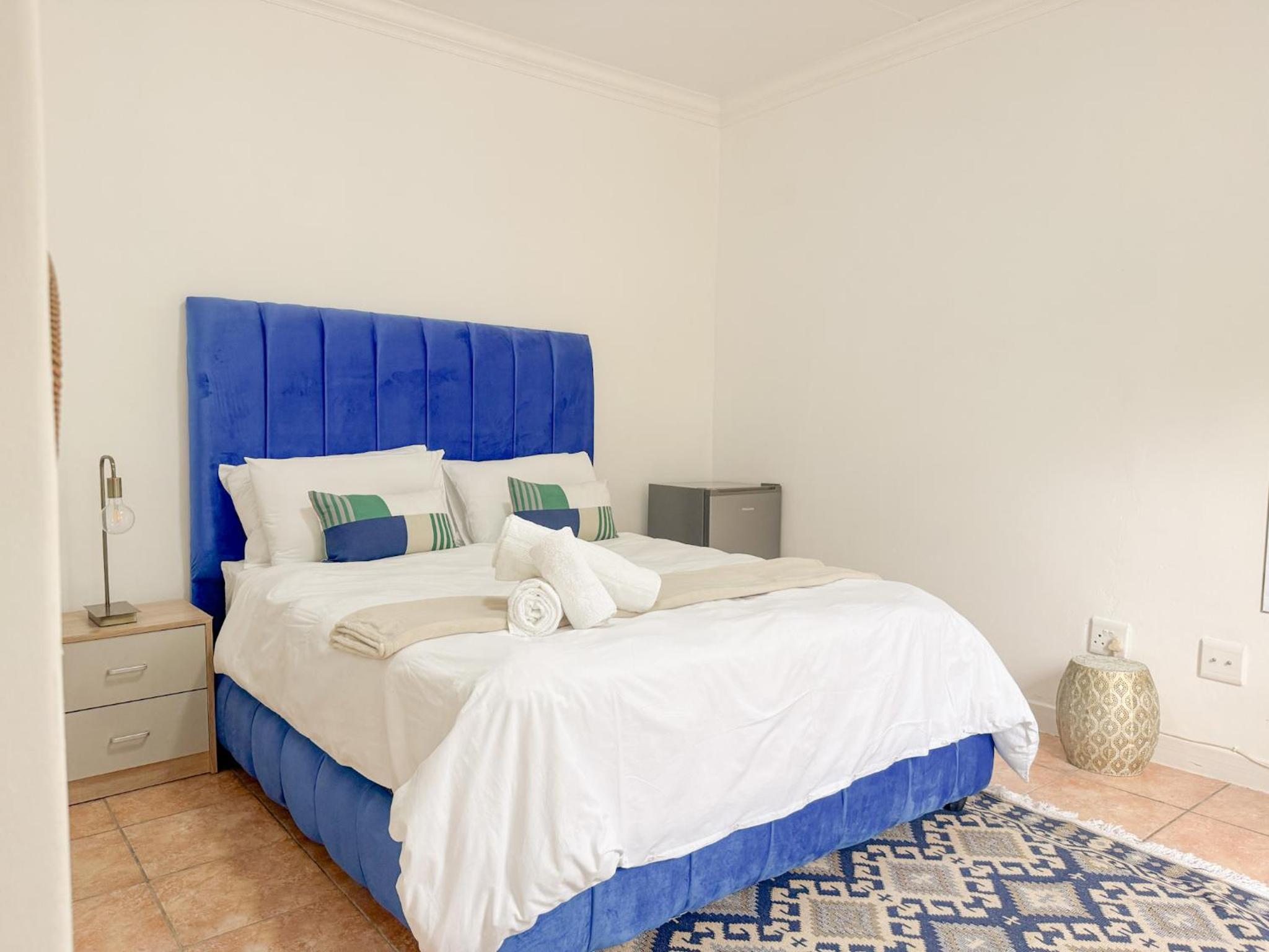 Queen Room photo 2
