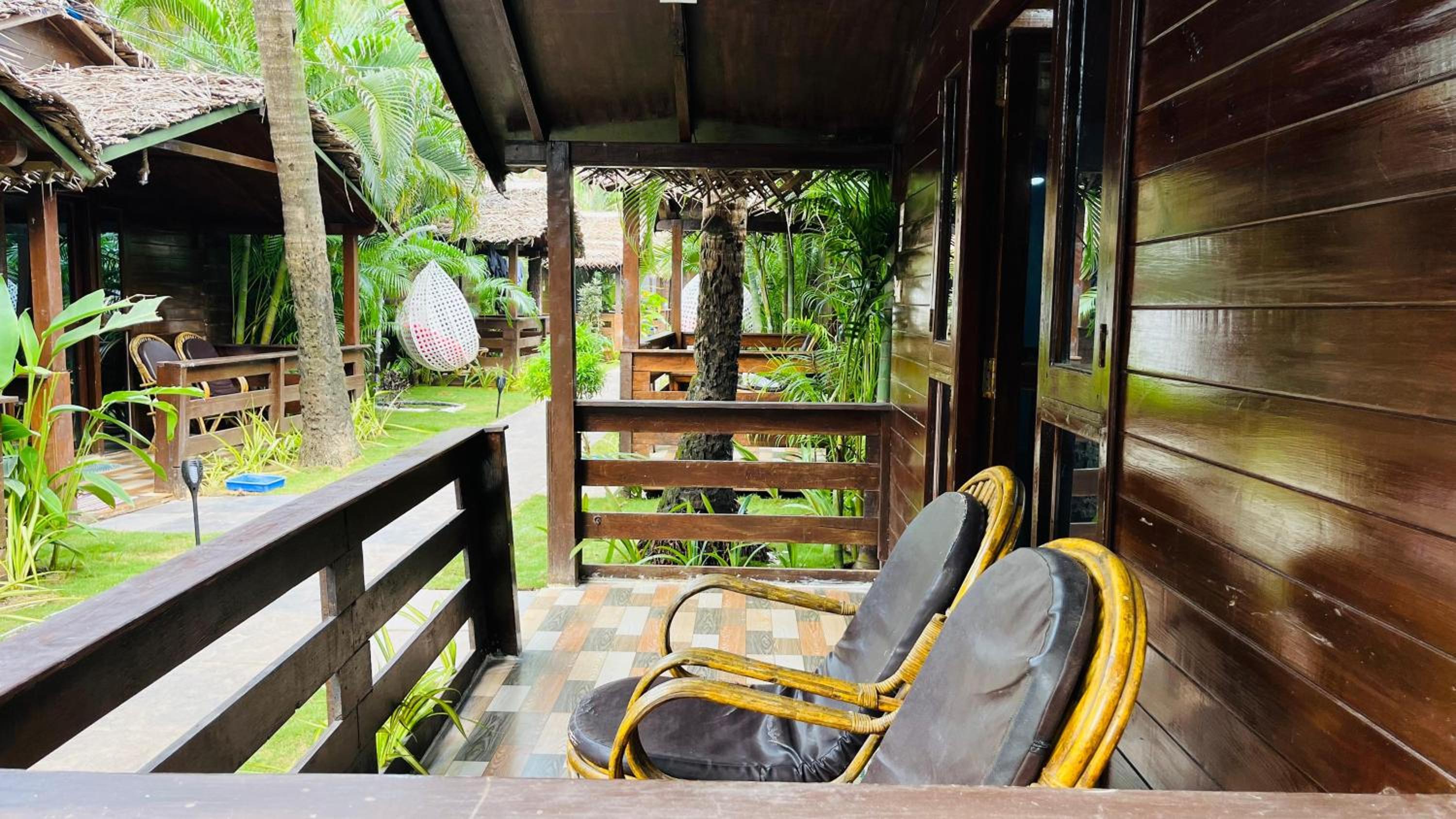 Deluxe Double Room with Balcony - Photo 20