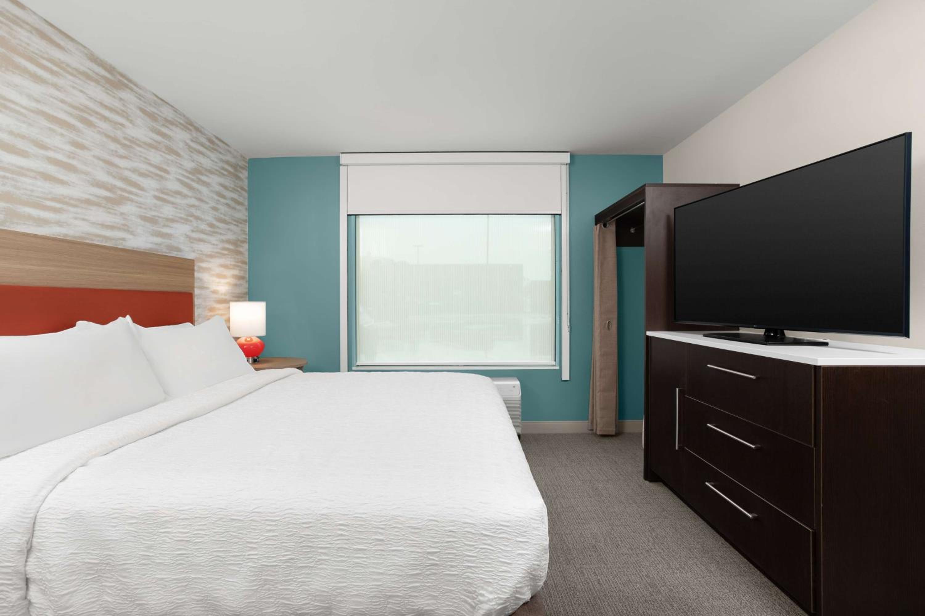 One-Bedroom King Suite - Photo 2