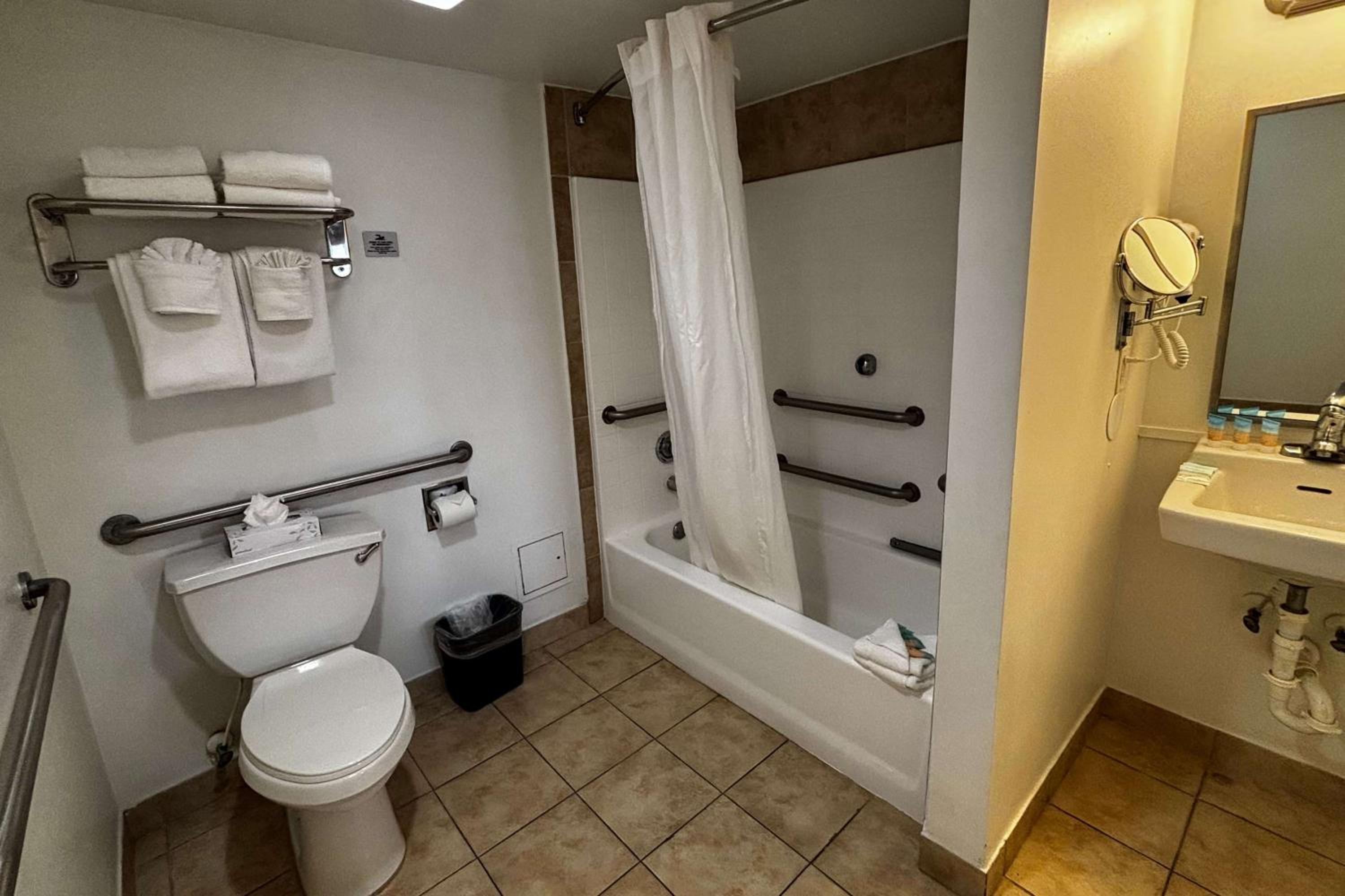 King Suite with One Twin Bunk Bed - Non-Smoking - Photo 8