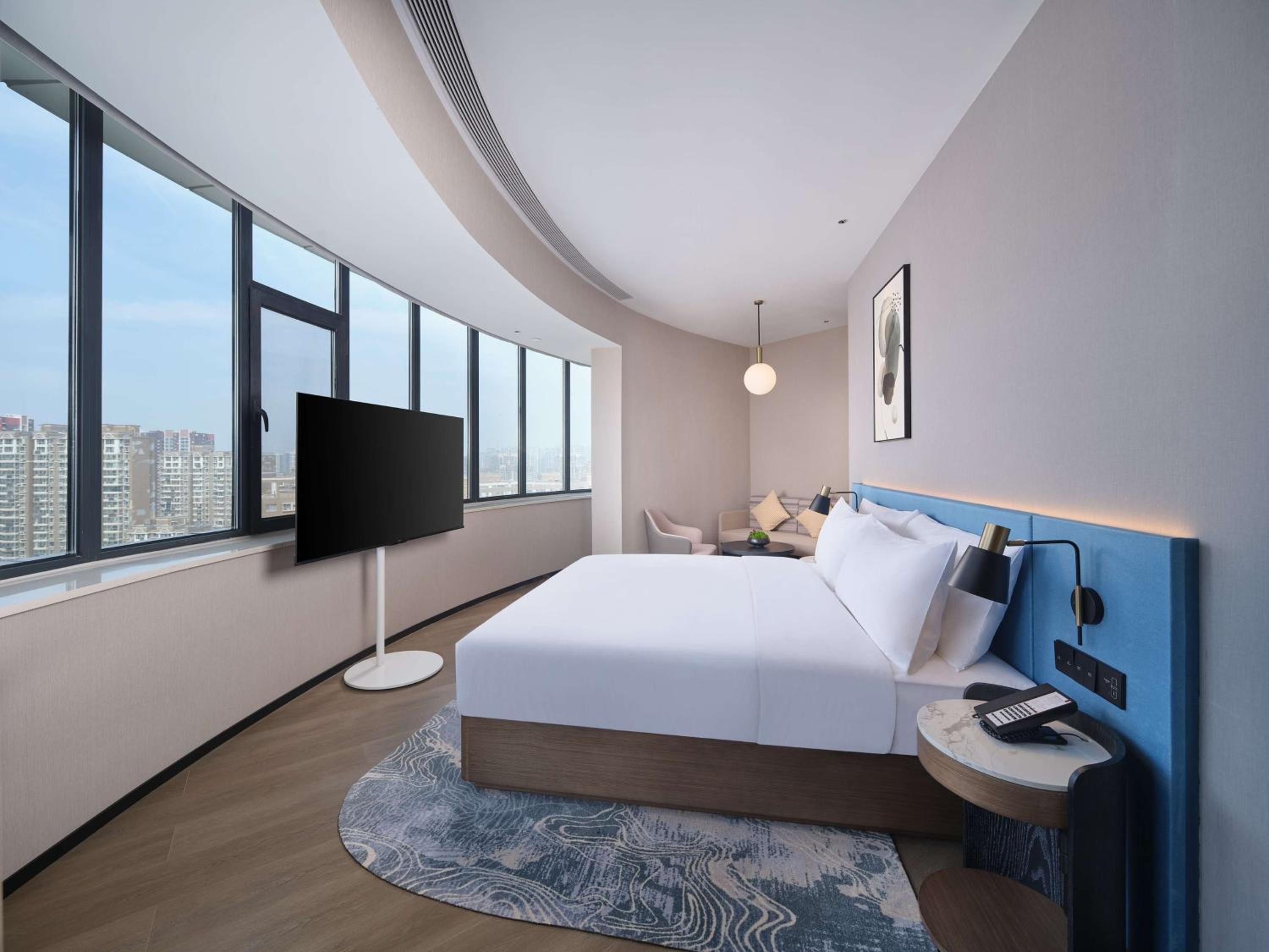 Deluxe King Room photo 2