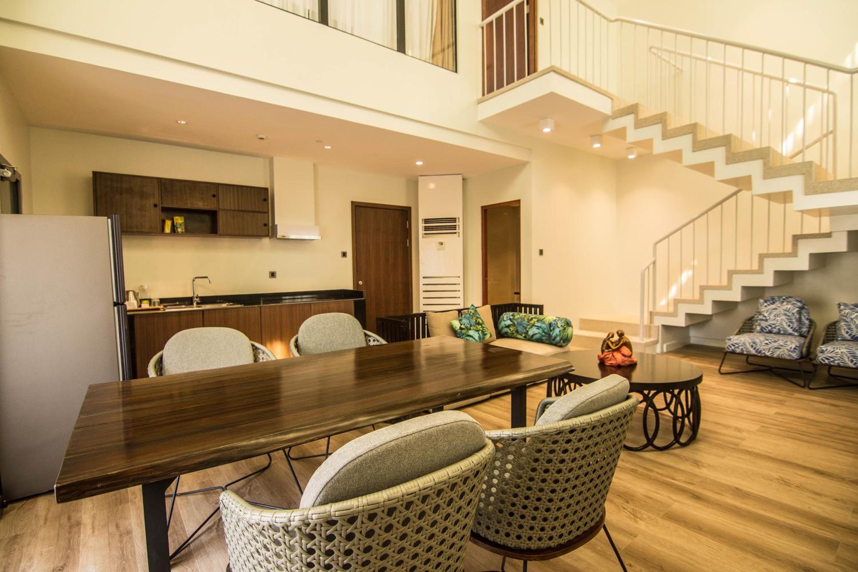Family Suite with Balcony - Photo 8