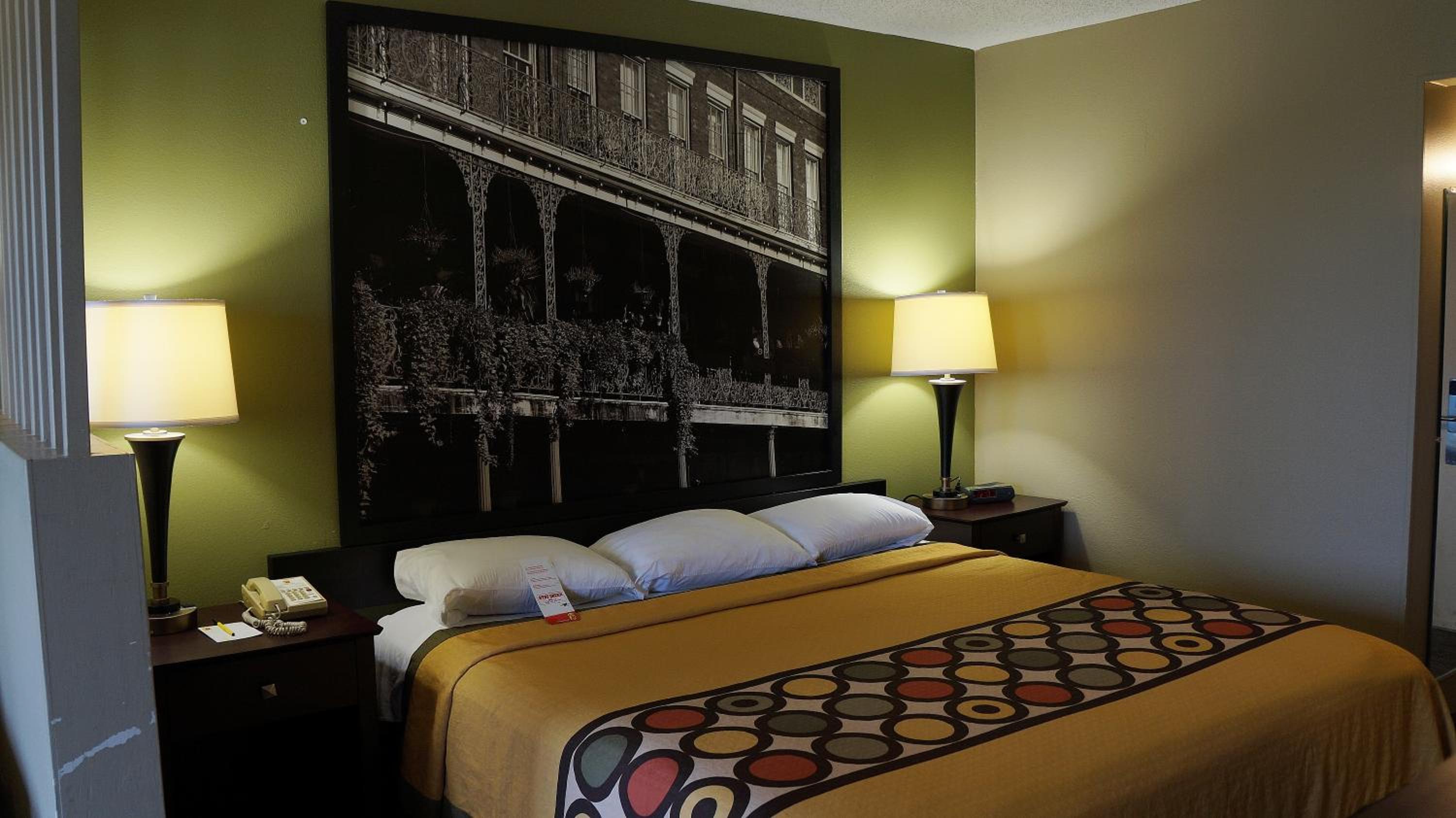 King Suite - Non-Smoking photo 1