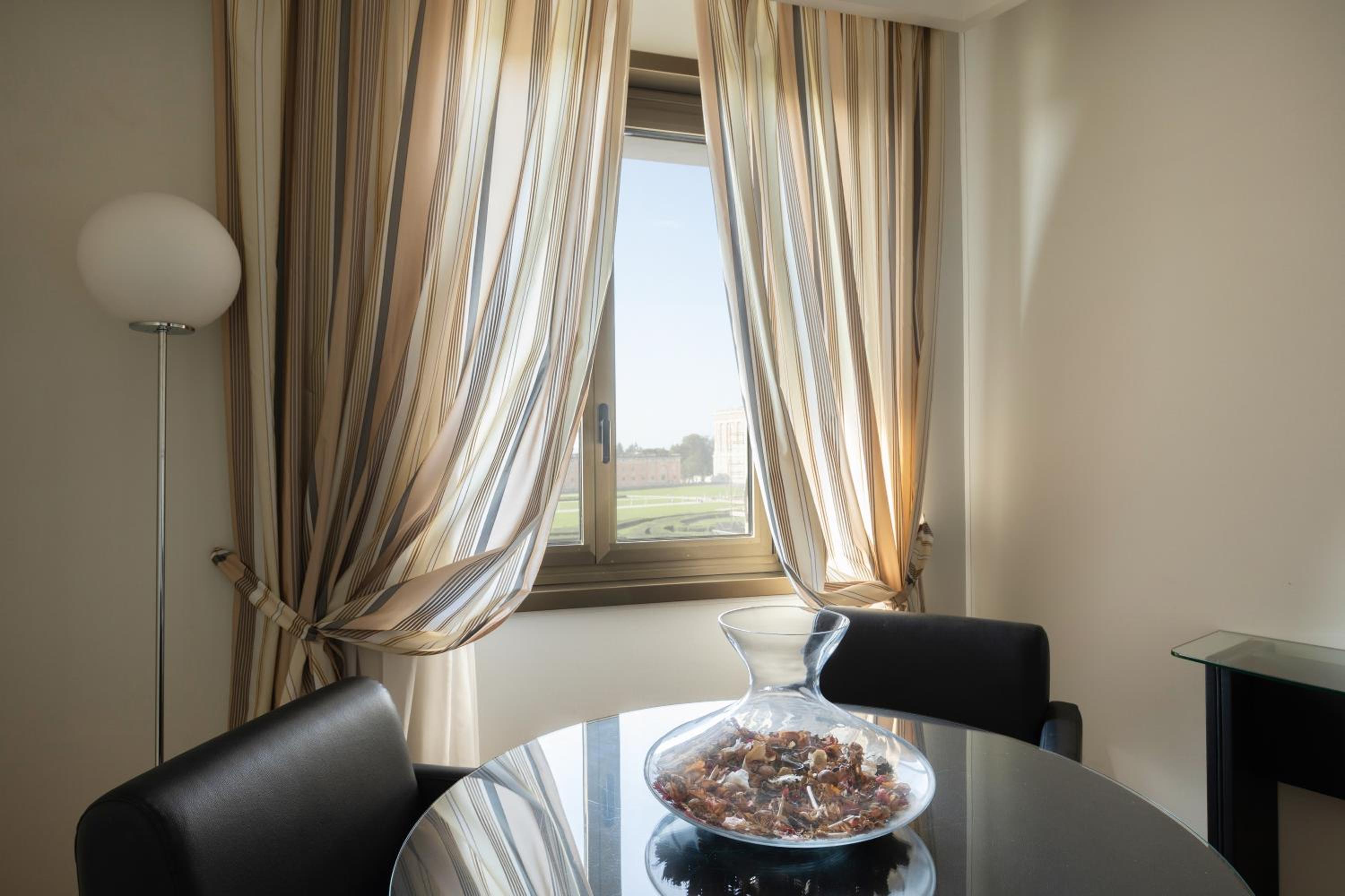 Suite - Photo 5