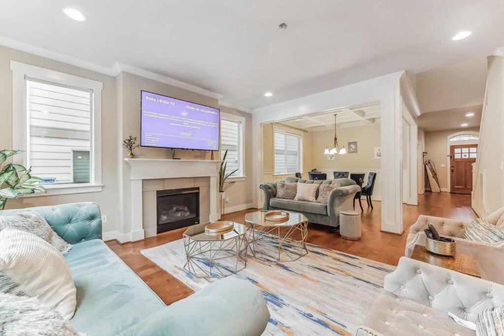 Five-Bedroom House photo 1