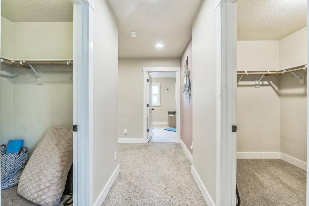 Five-Bedroom House photo 2