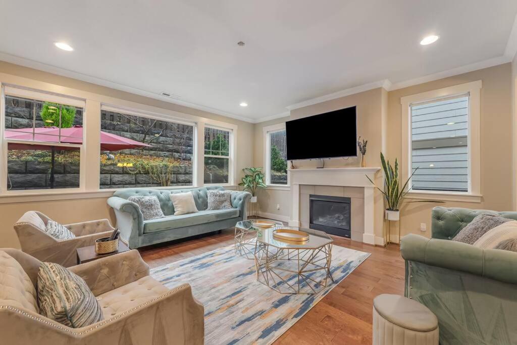 Five-Bedroom House photo 3