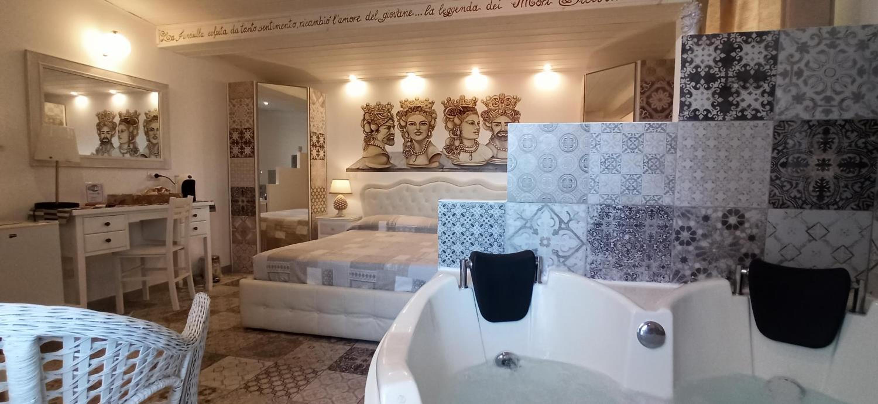 Double Room with Spa Bath photo 3
