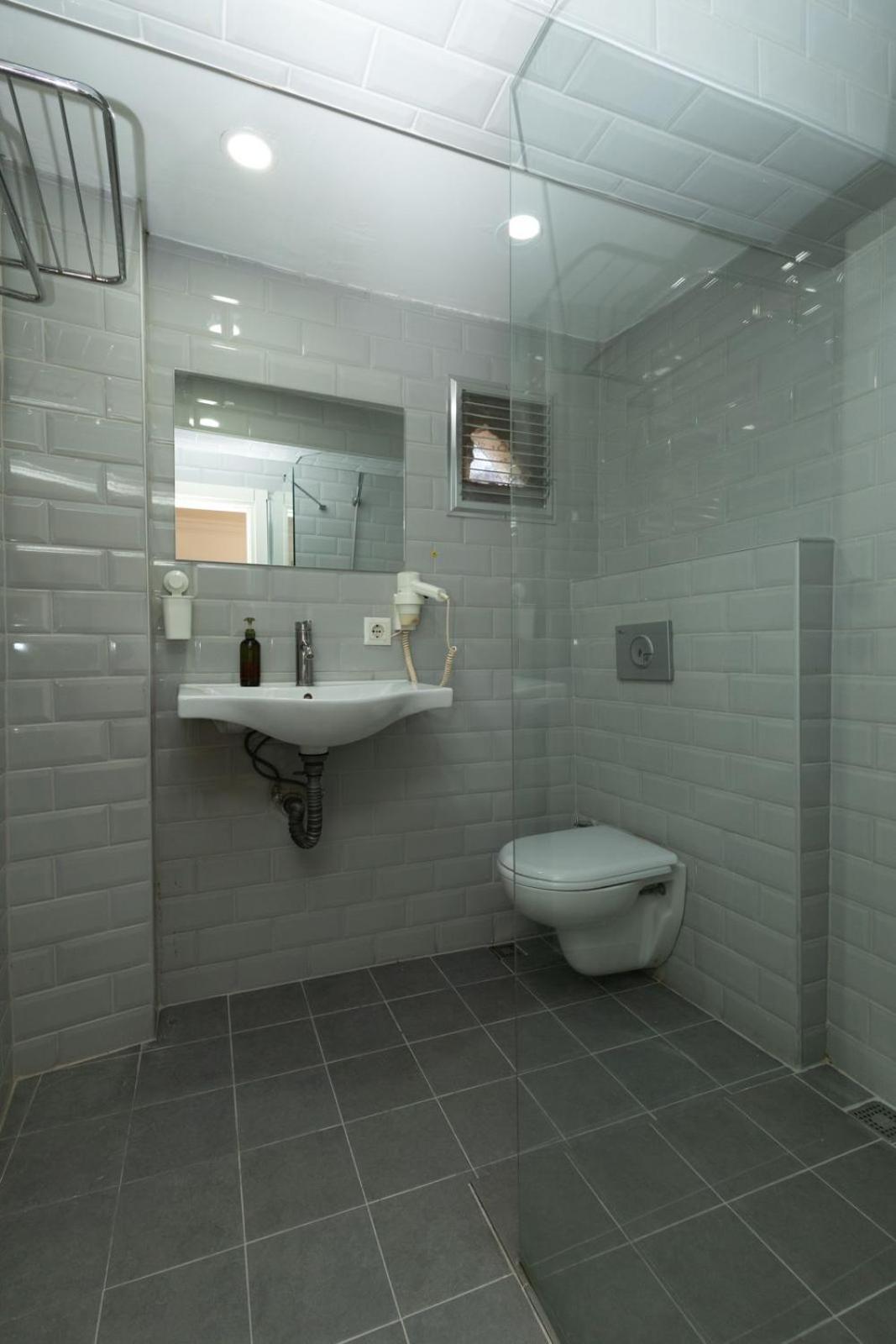 Double Room - Photo 7