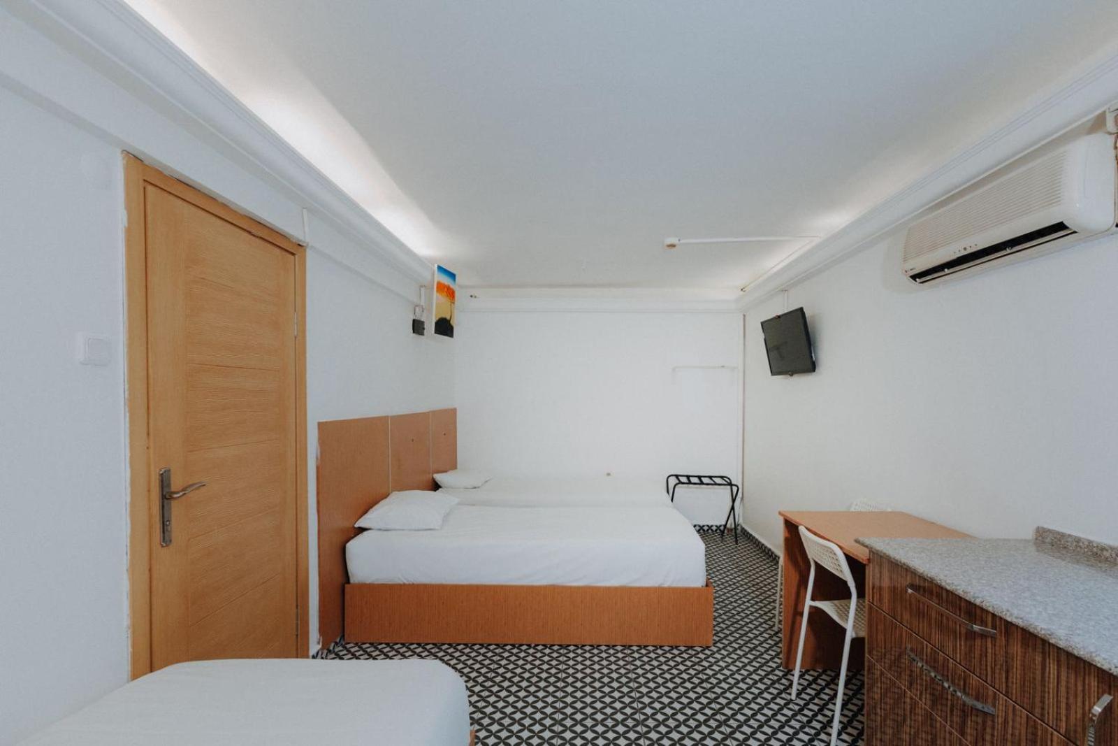 Standard Twin Room - Photo 1