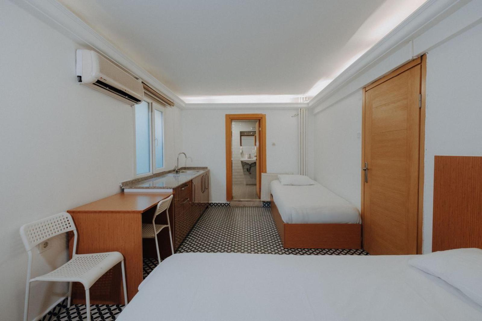 Standard Twin Room - Photo 2