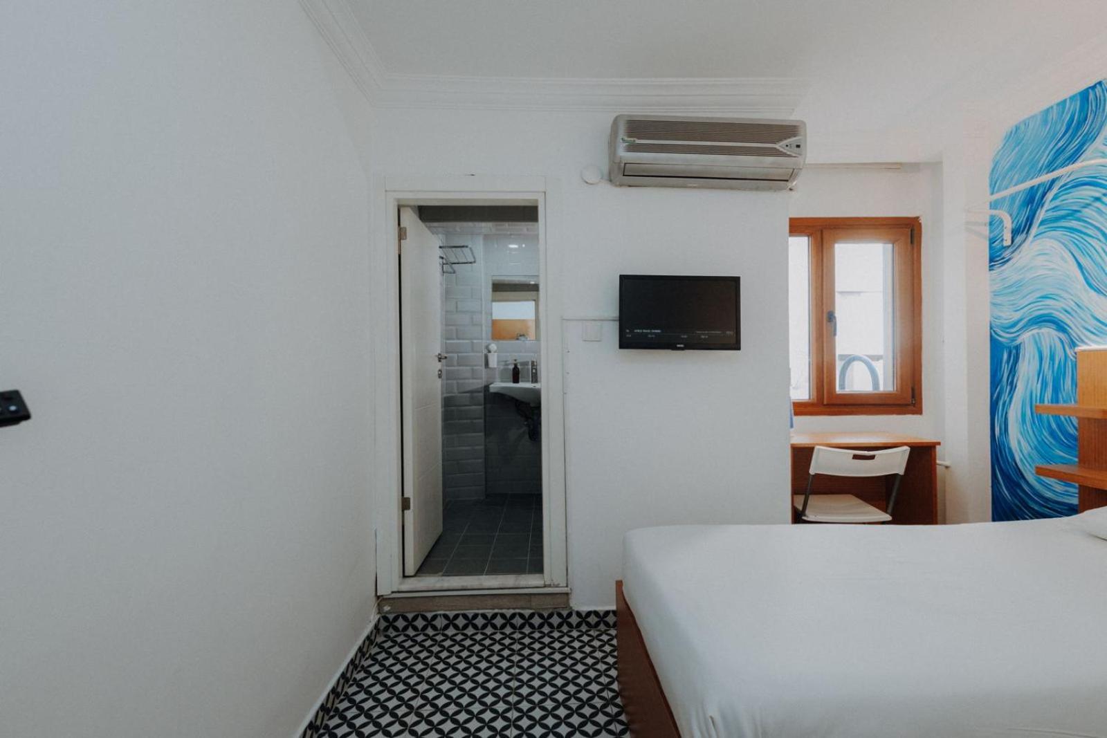 Twin Room - Photo 1