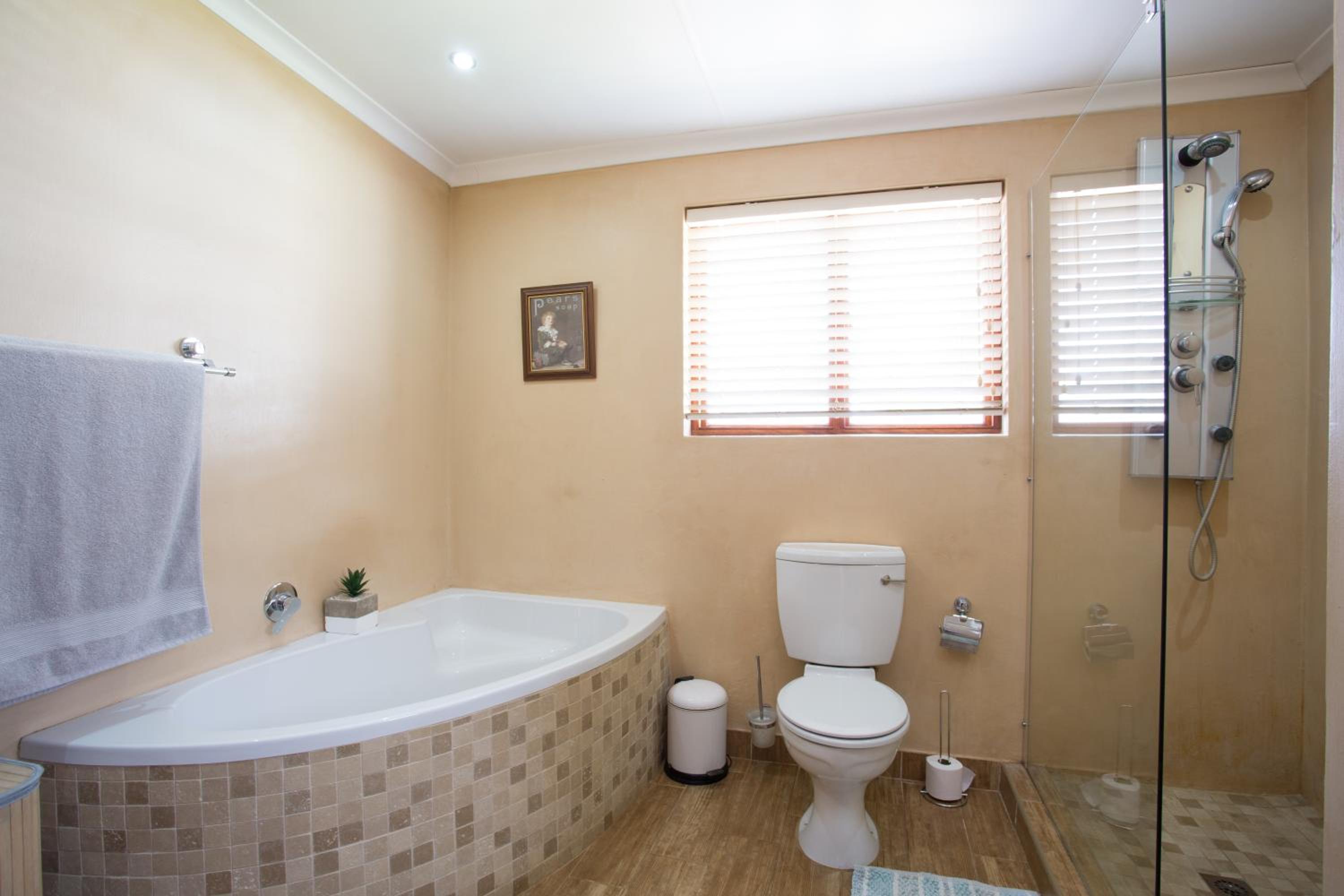 Luxury Apartment - Photo 6
