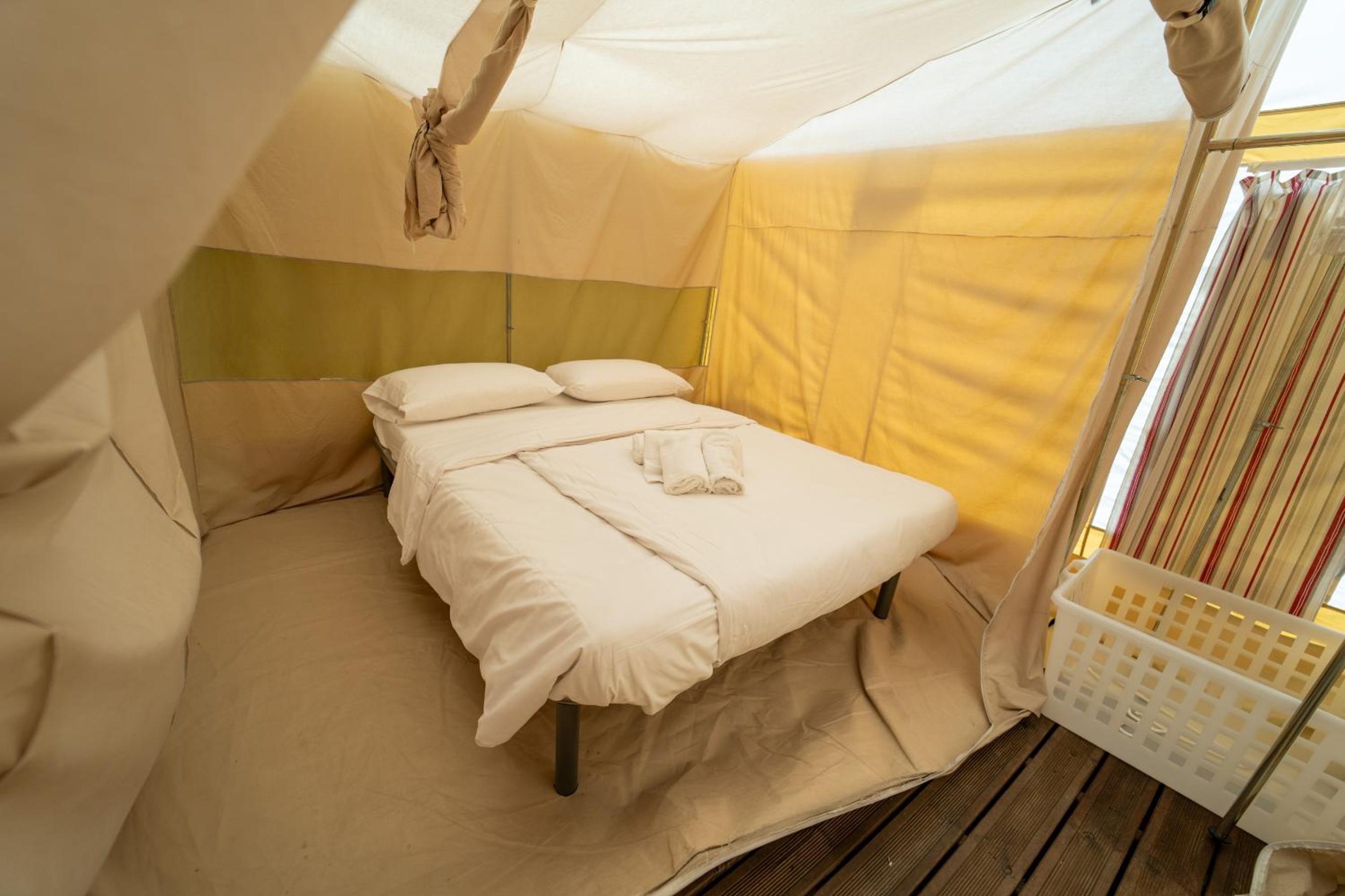Standard Tent with Shared Bathroom (5 People)