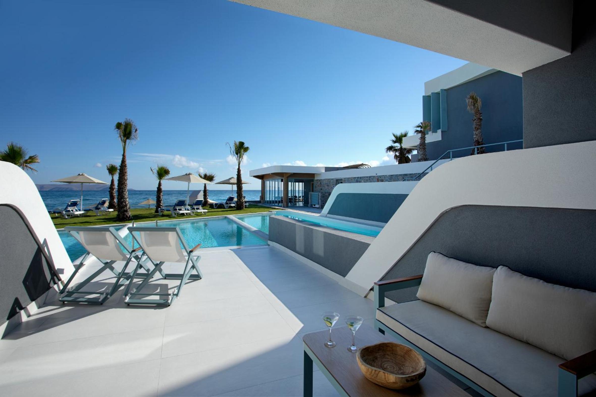 Bungalow Beach Front with Individual Pool