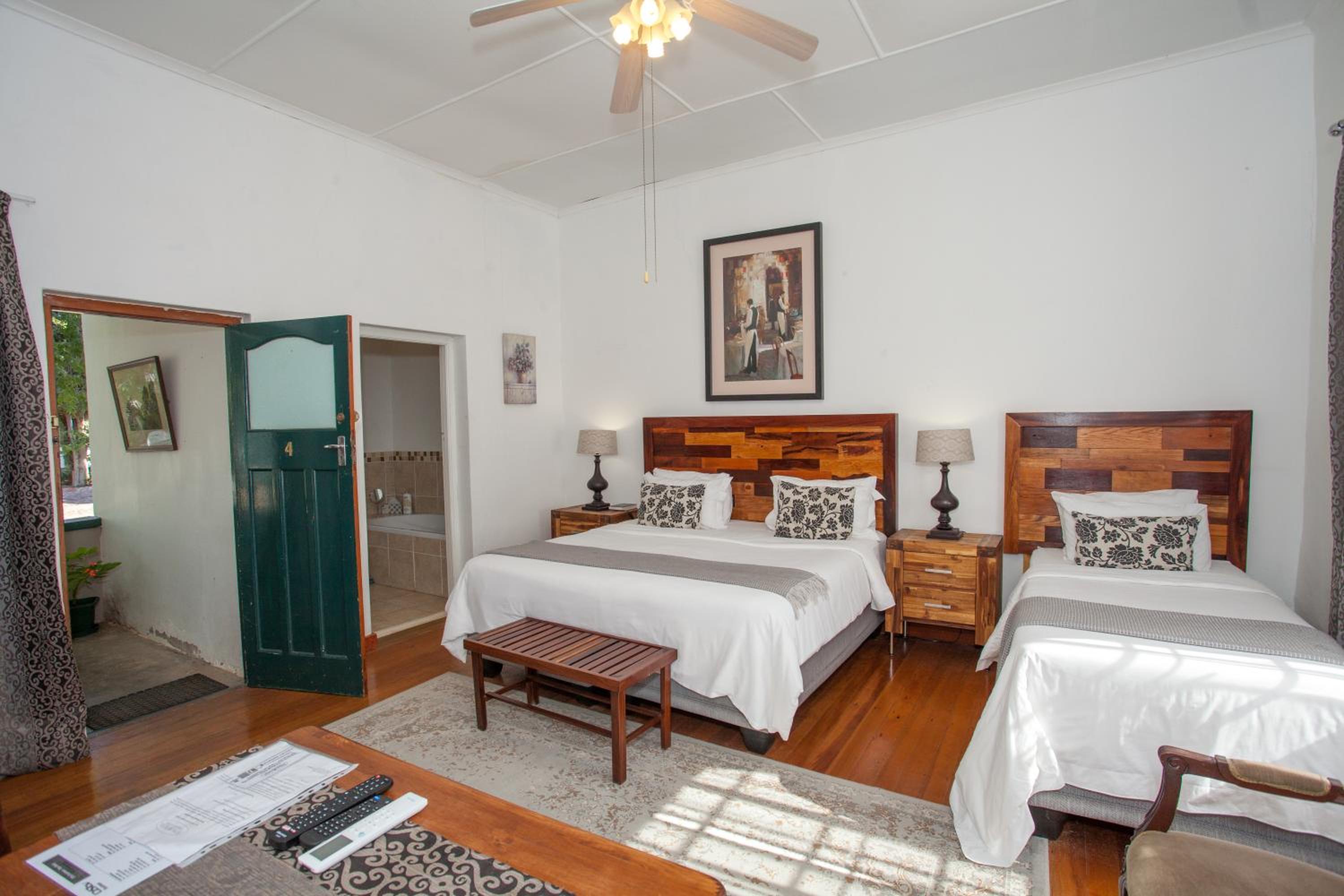 Family Room - Photo 3