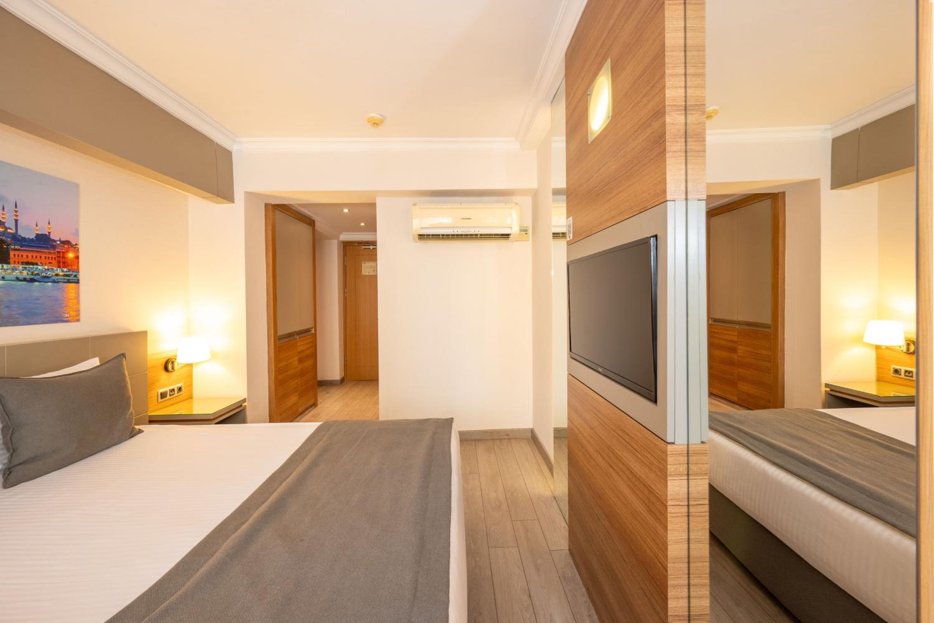 Standard Double Room photo 3