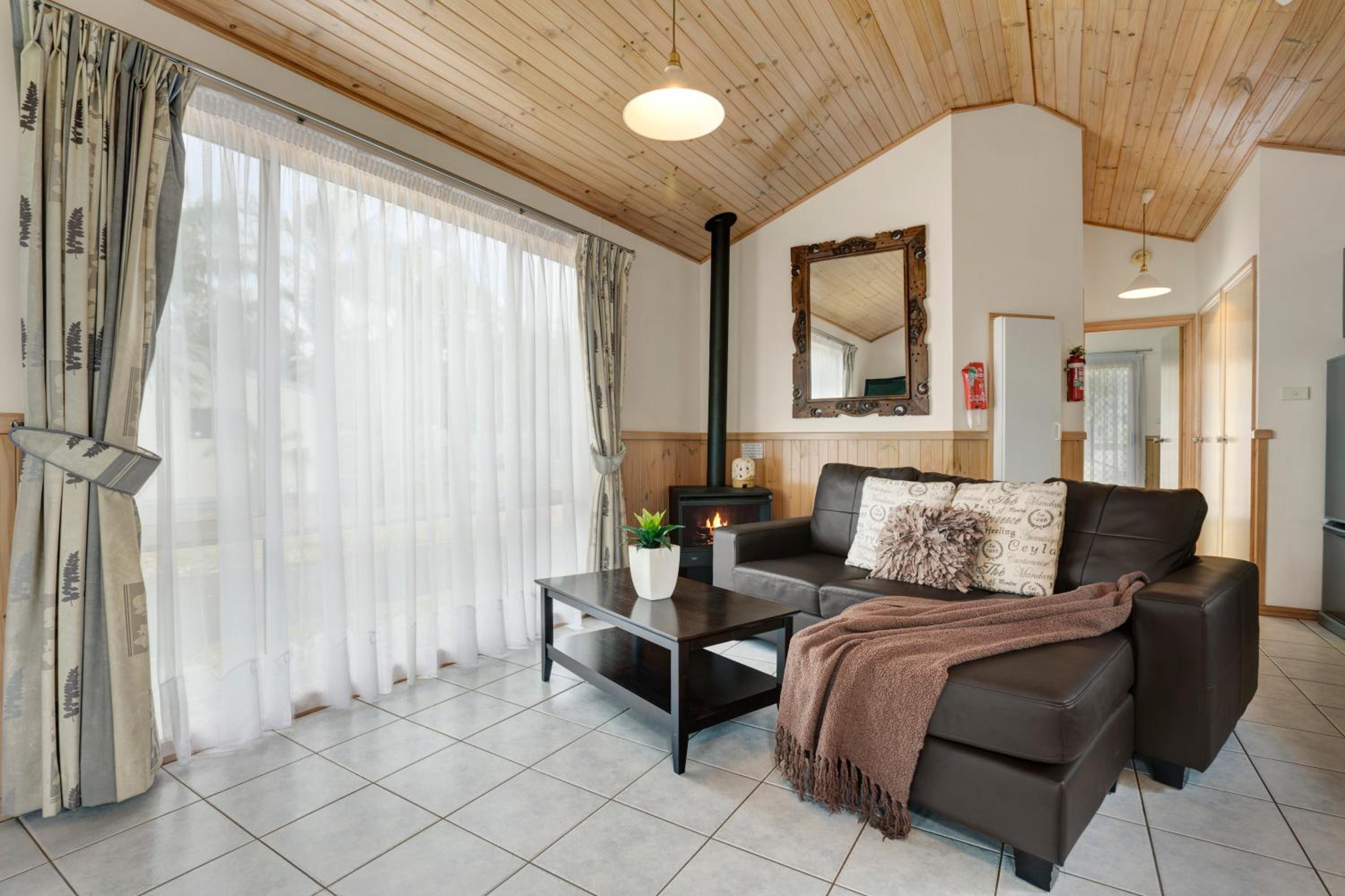Family Cabin with Spa Bath photo 3