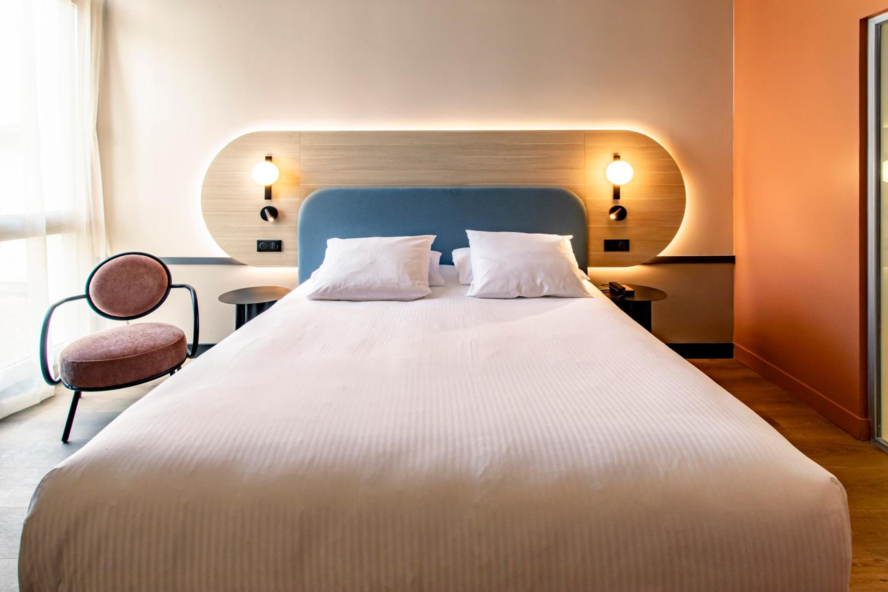 Double Room with One Double Bed and One Single Bed - Photo 8