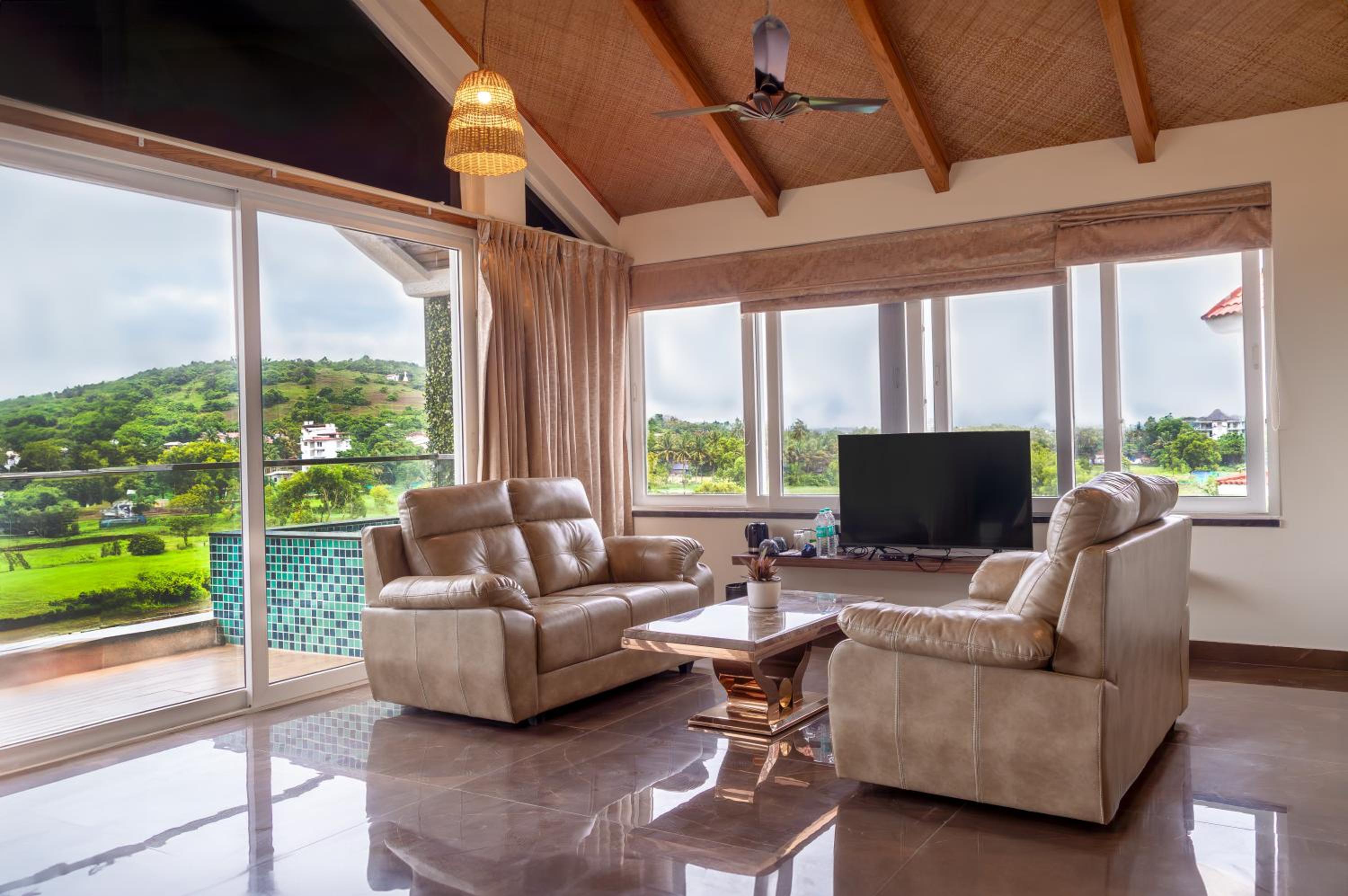 Tranquility Luxury 4 bedroom Villa With, Pool Table and Infinity Pool, Jaccuzi photo 2