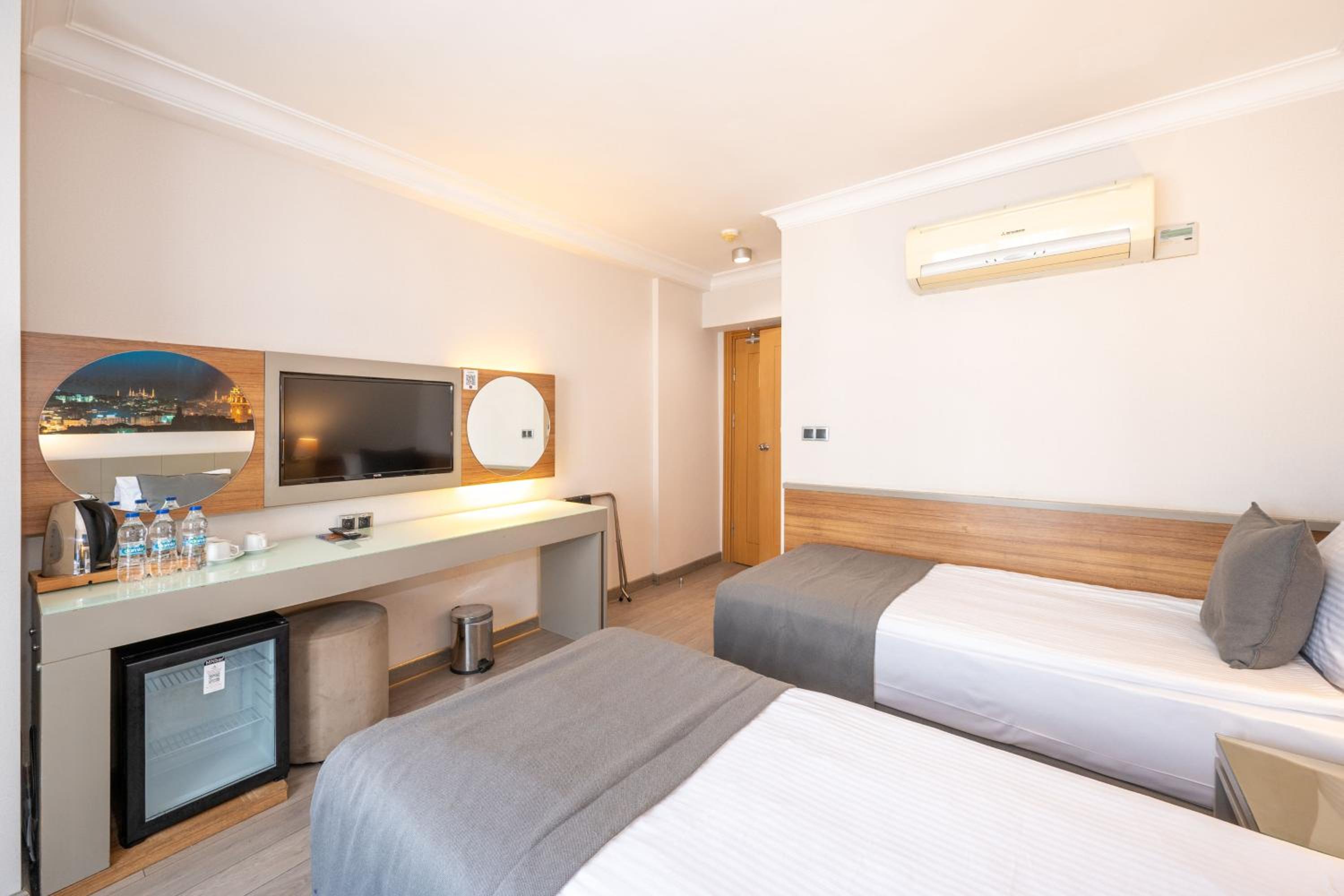 Standard Double Room photo 2