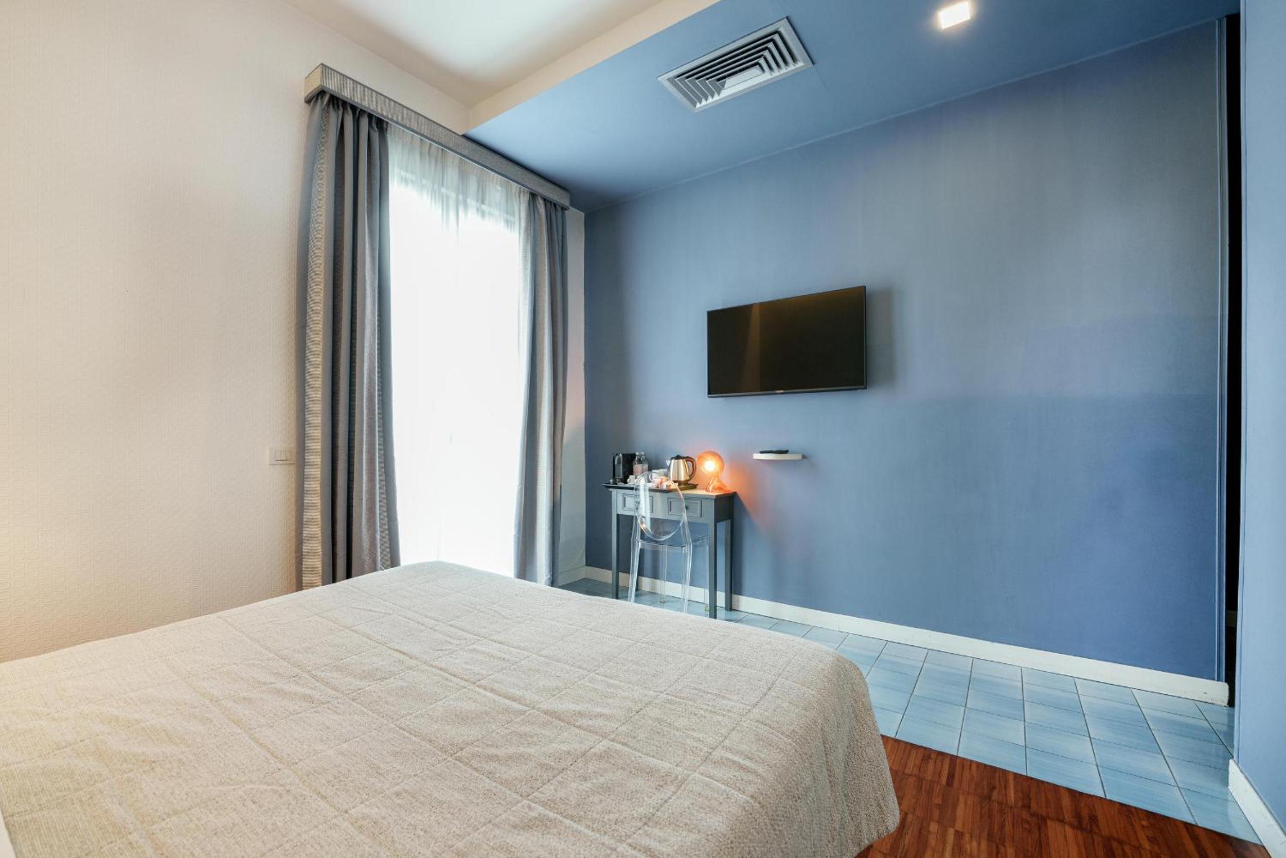 Double or Twin Room with Balcony photo 2